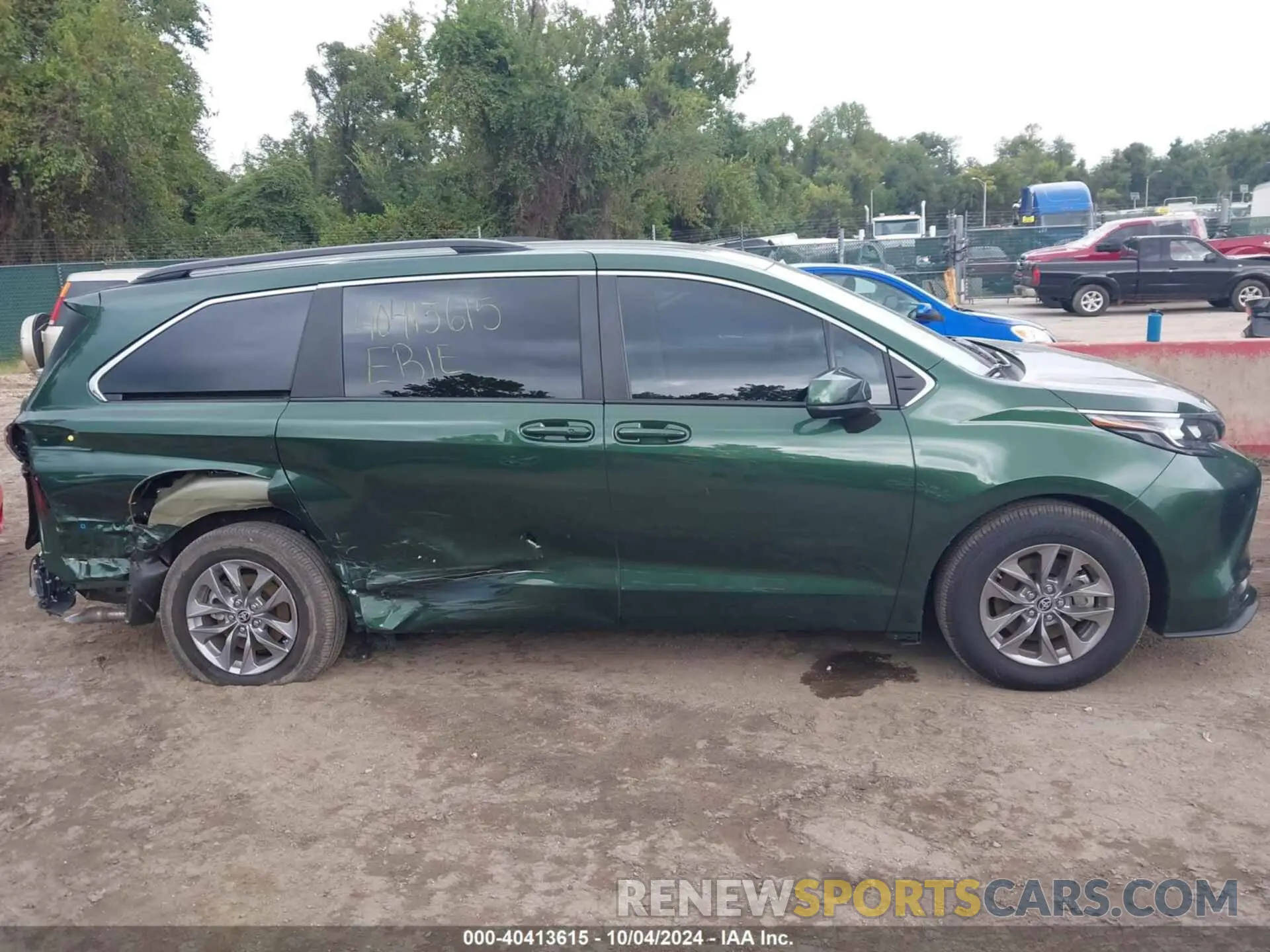14 Photograph of a damaged car 5TDKSKFC1RS129035 TOYOTA SIENNA 2024