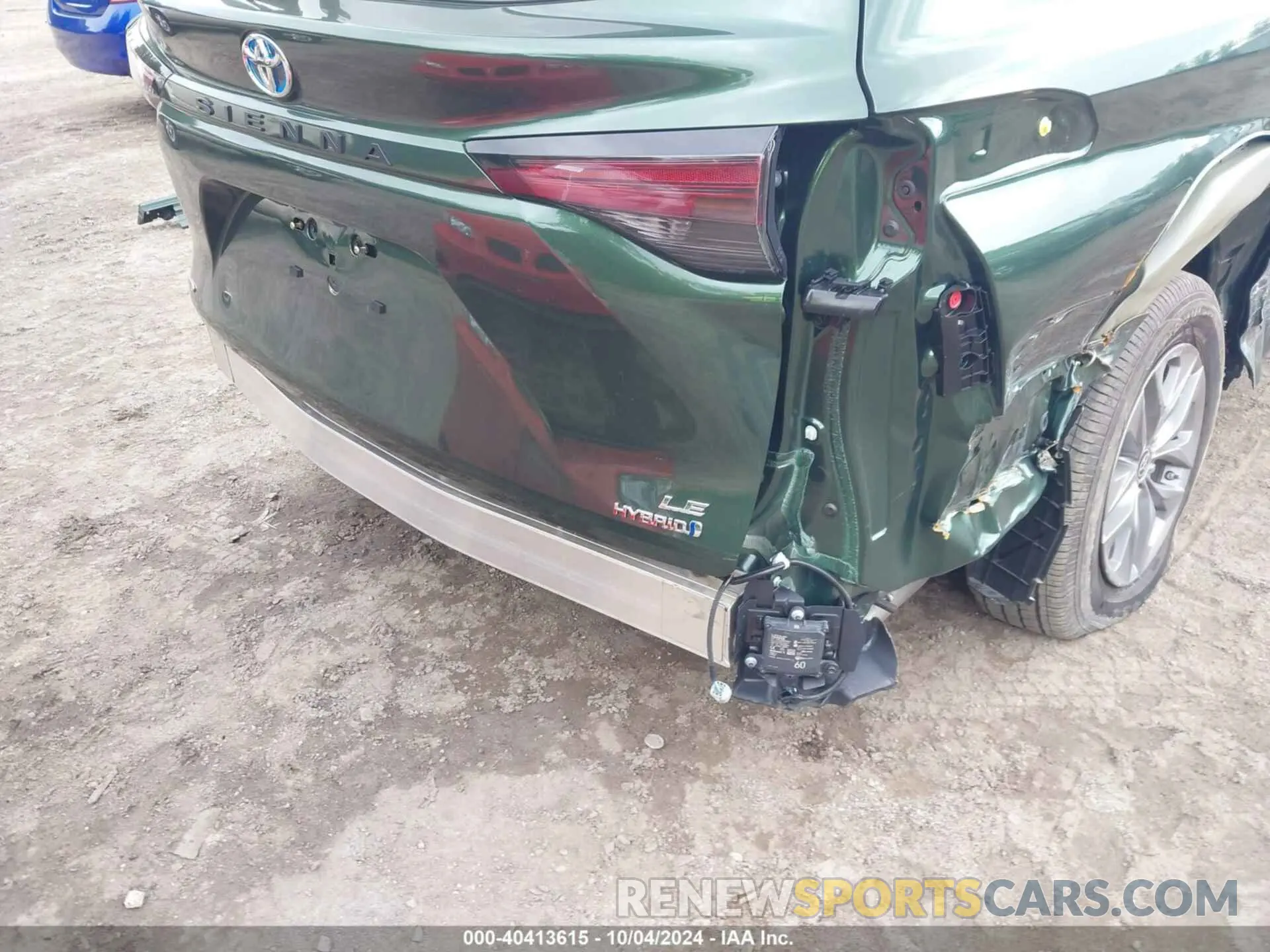18 Photograph of a damaged car 5TDKSKFC1RS129035 TOYOTA SIENNA 2024