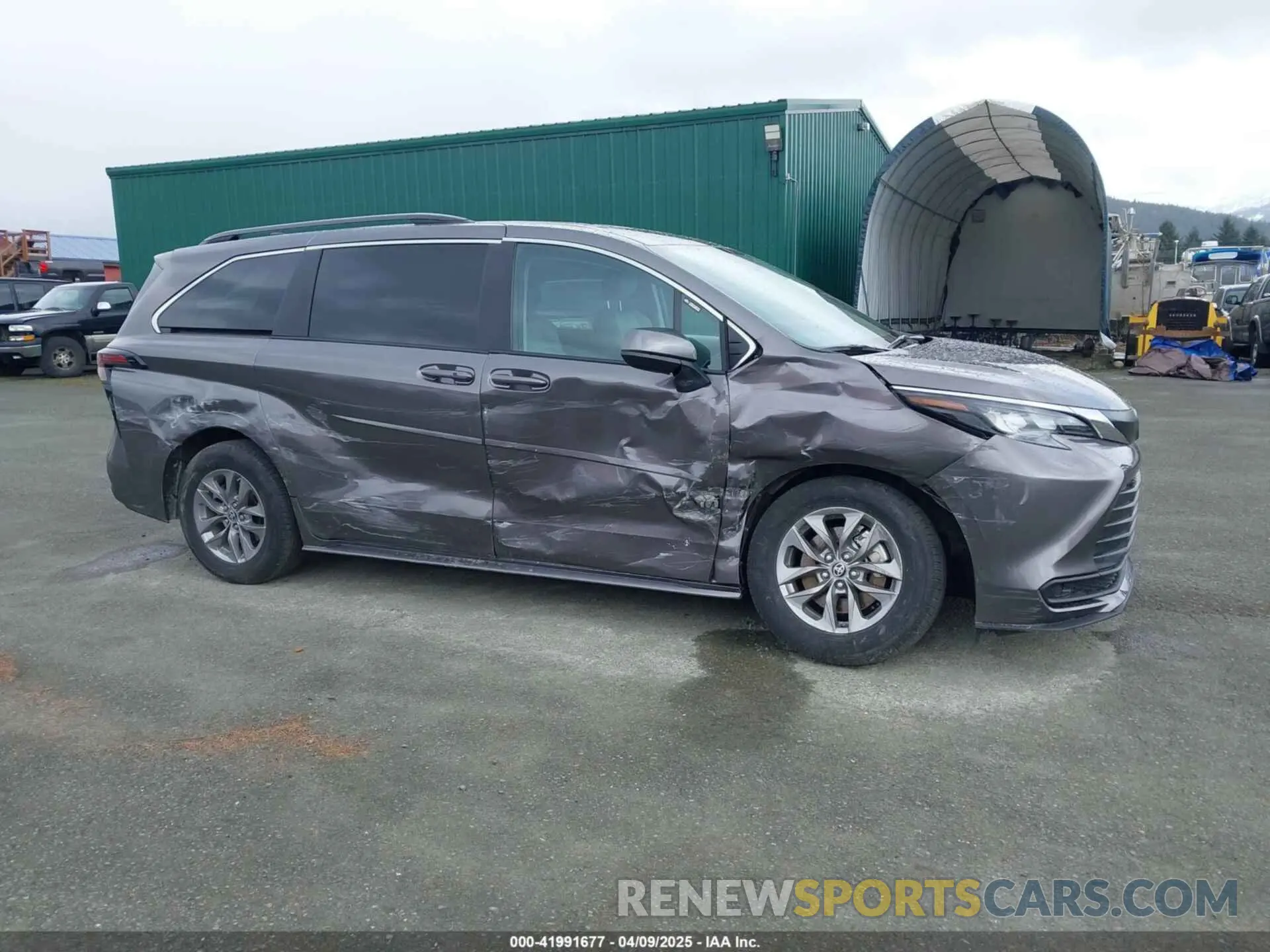 13 Photograph of a damaged car 5TDKSKFC6RS140774 TOYOTA SIENNA 2024