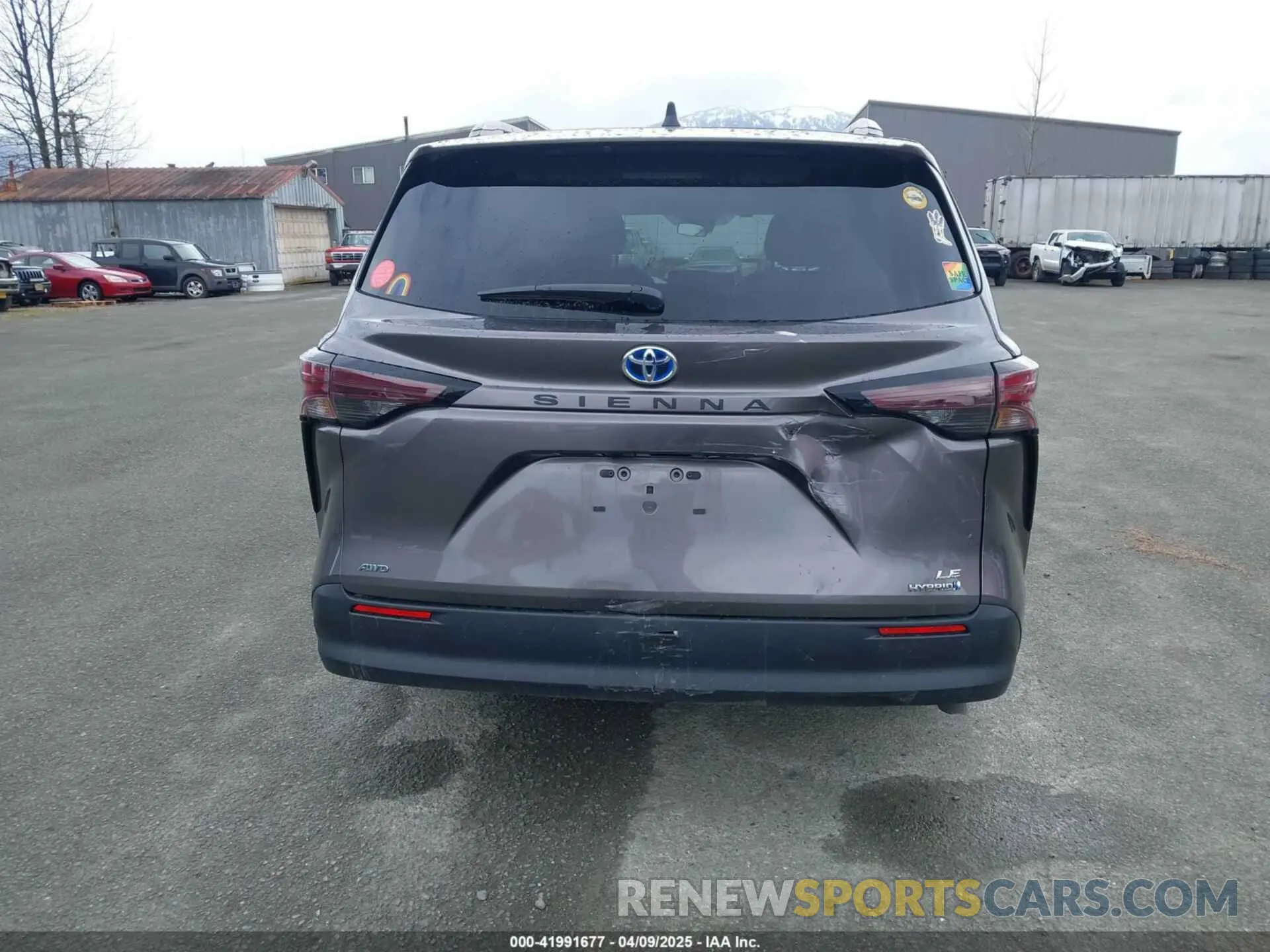 16 Photograph of a damaged car 5TDKSKFC6RS140774 TOYOTA SIENNA 2024