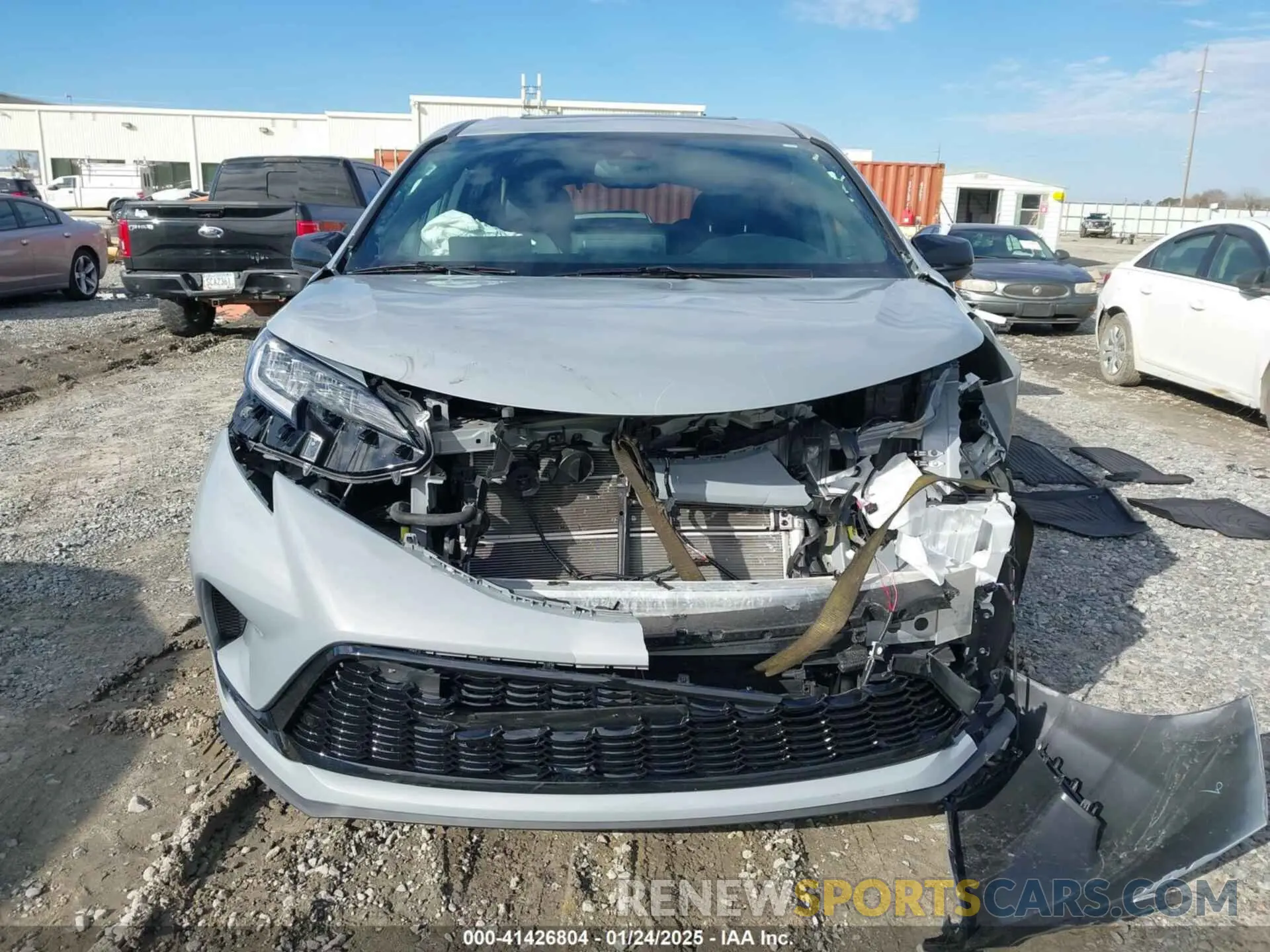 12 Photograph of a damaged car 5TDXRKEC0RS199029 TOYOTA SIENNA 2024