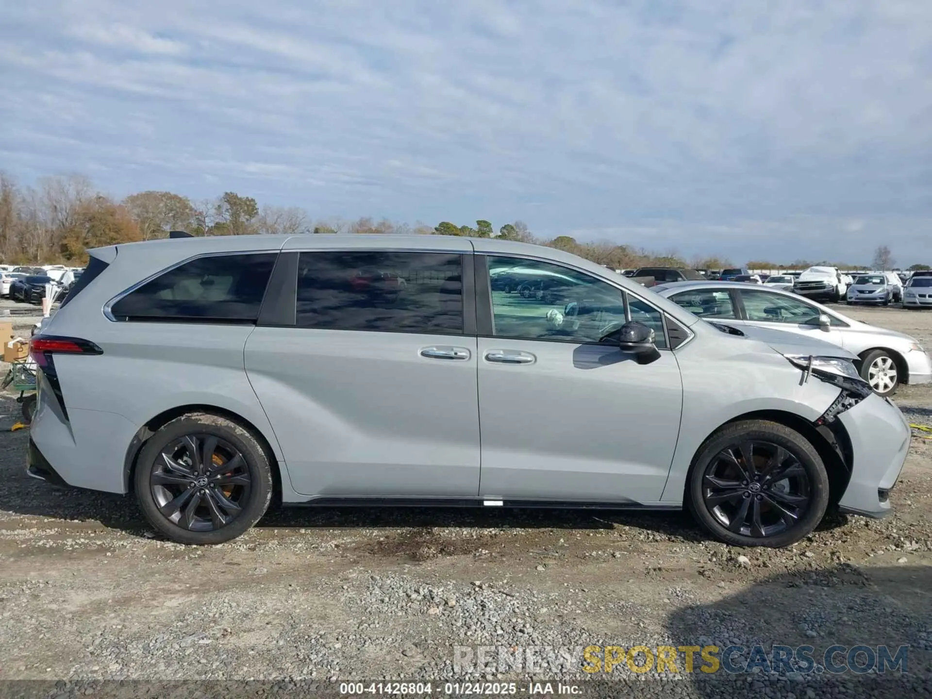 13 Photograph of a damaged car 5TDXRKEC0RS199029 TOYOTA SIENNA 2024