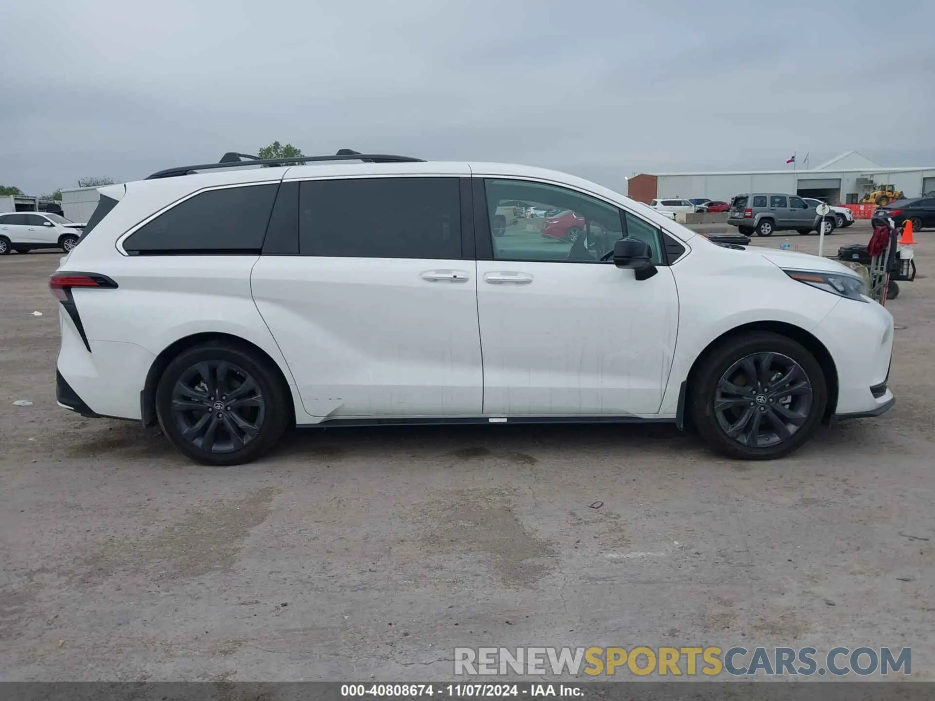13 Photograph of a damaged car 5TDXRKEC1RS198486 TOYOTA SIENNA 2024
