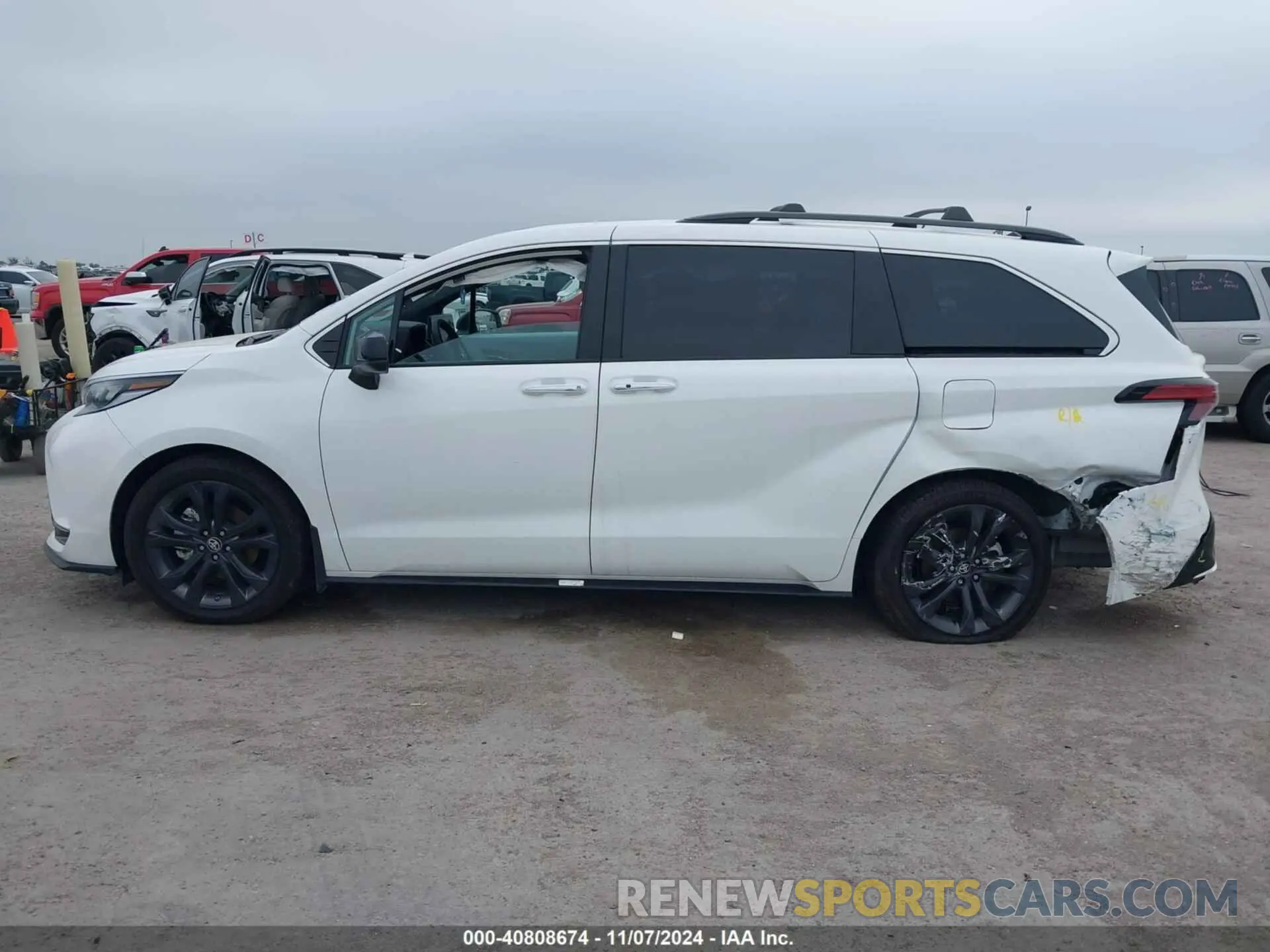 14 Photograph of a damaged car 5TDXRKEC1RS198486 TOYOTA SIENNA 2024