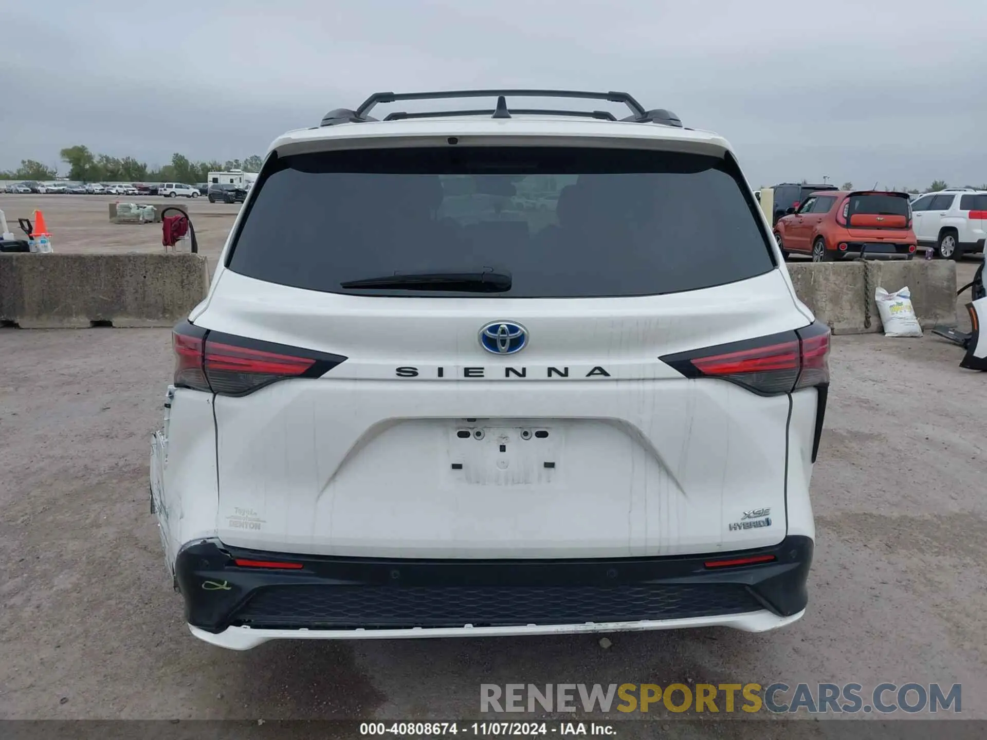 16 Photograph of a damaged car 5TDXRKEC1RS198486 TOYOTA SIENNA 2024