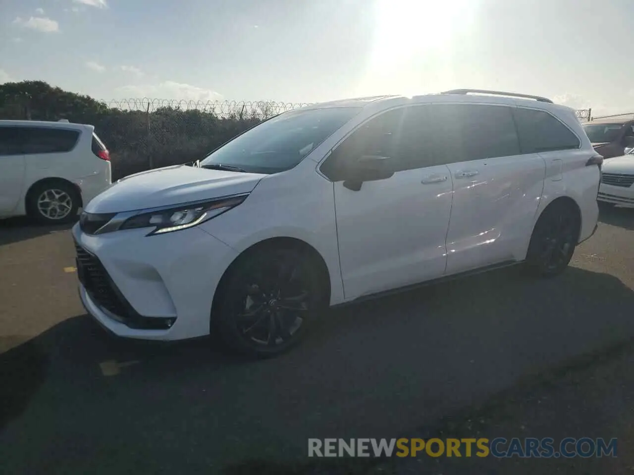 1 Photograph of a damaged car 5TDXRKEC1RS218431 TOYOTA SIENNA 2024