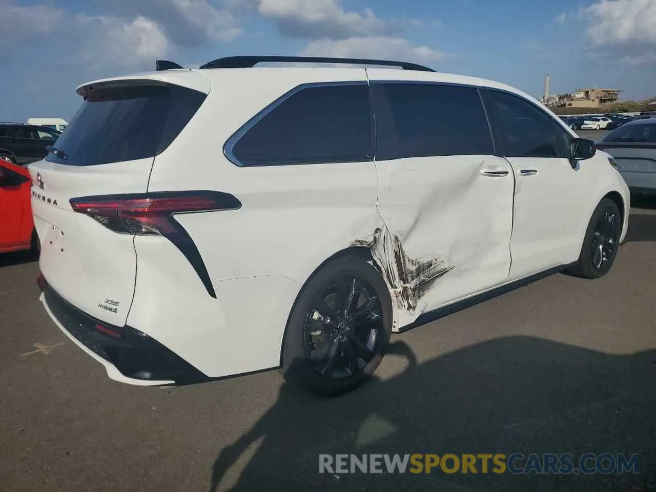 3 Photograph of a damaged car 5TDXRKEC1RS218431 TOYOTA SIENNA 2024
