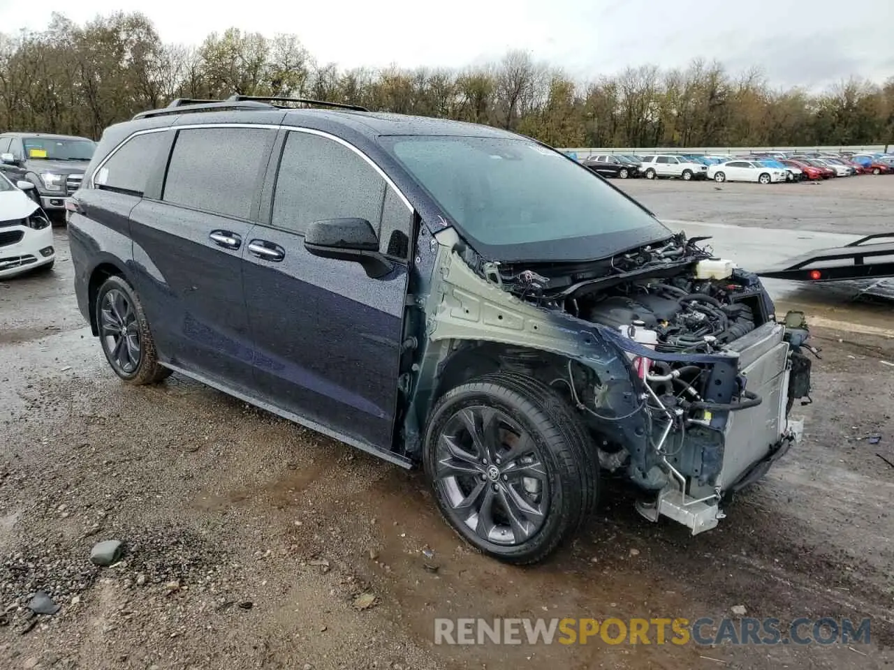 4 Photograph of a damaged car 5TDXRKEC5RS196417 TOYOTA SIENNA 2024