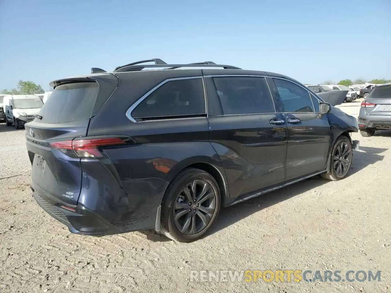 3 Photograph of a damaged car 5TDXRKECXRS217830 TOYOTA SIENNA 2024