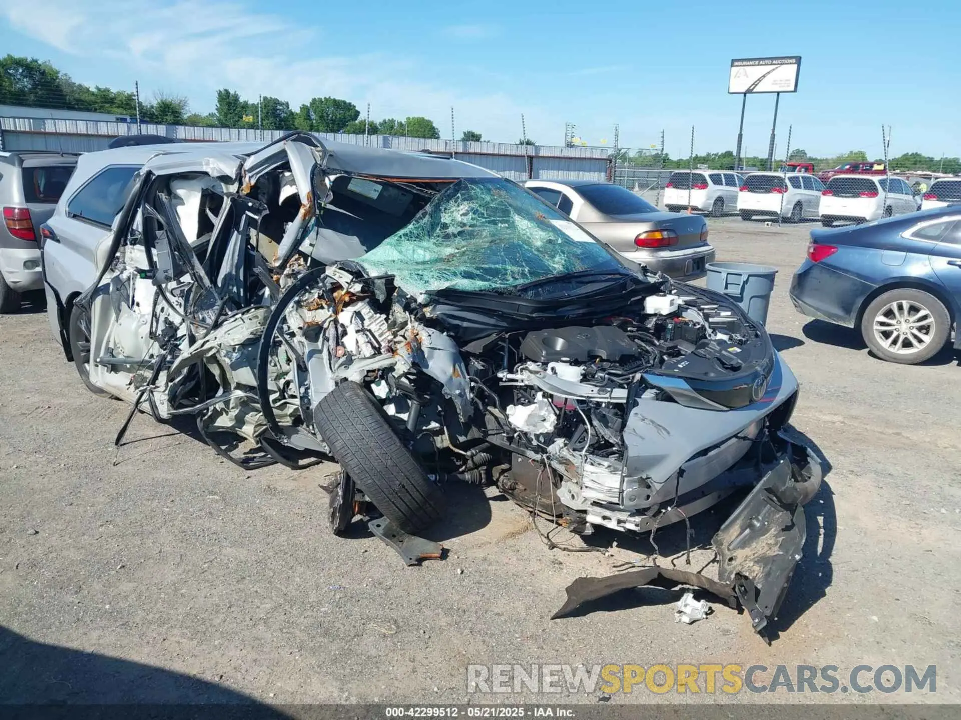 1 Photograph of a damaged car 5TDXSKFC0RS135429 TOYOTA SIENNA 2024