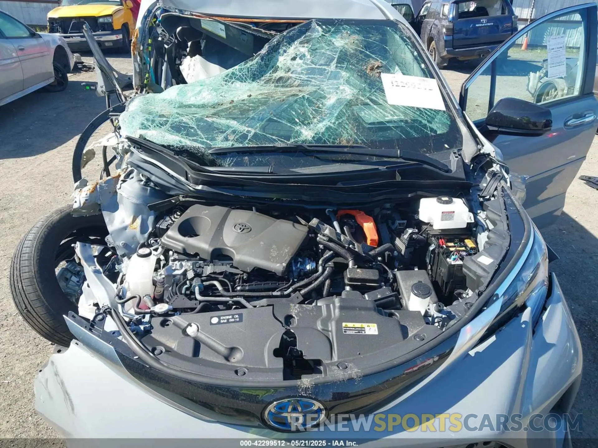 10 Photograph of a damaged car 5TDXSKFC0RS135429 TOYOTA SIENNA 2024