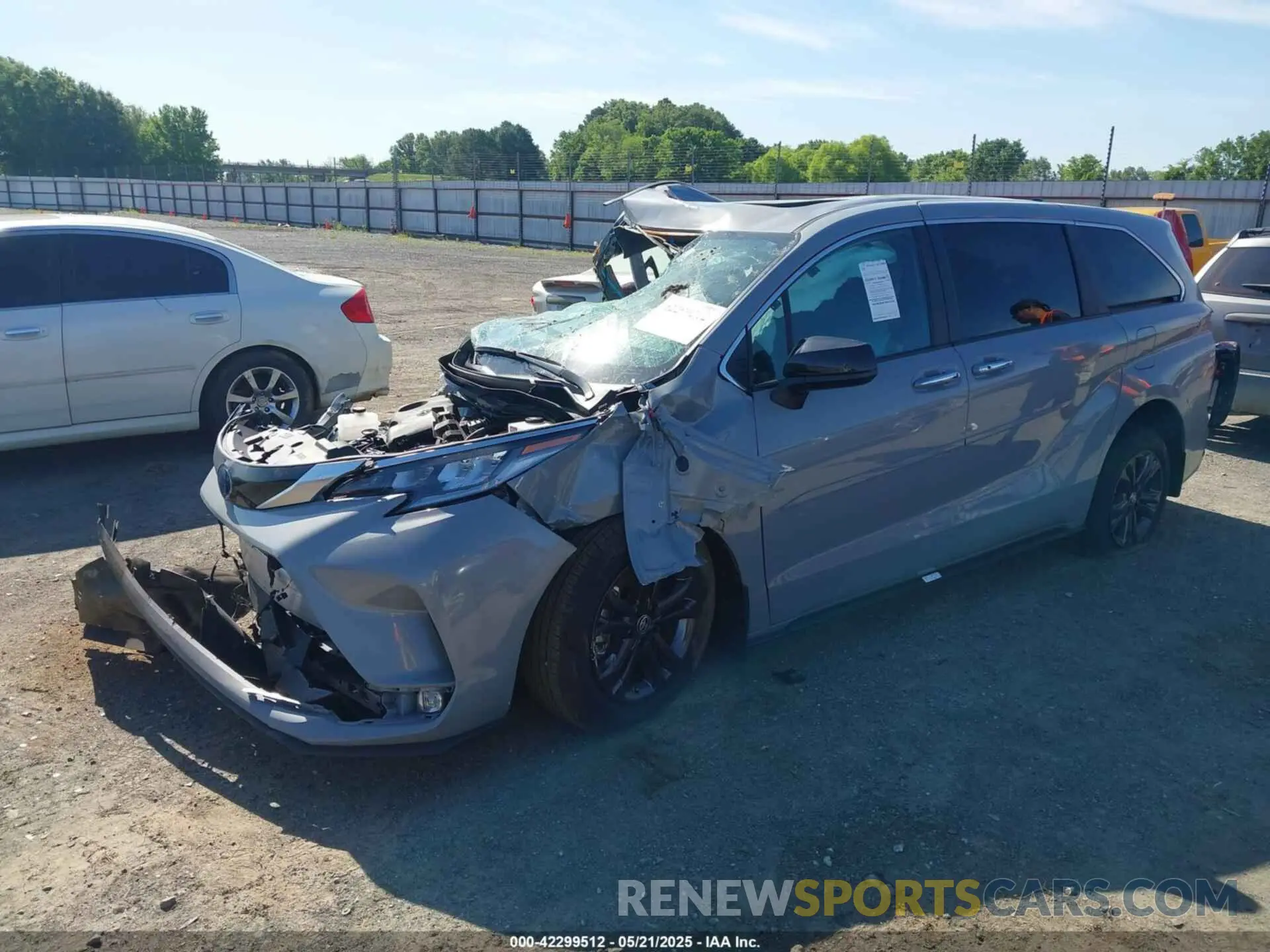 2 Photograph of a damaged car 5TDXSKFC0RS135429 TOYOTA SIENNA 2024