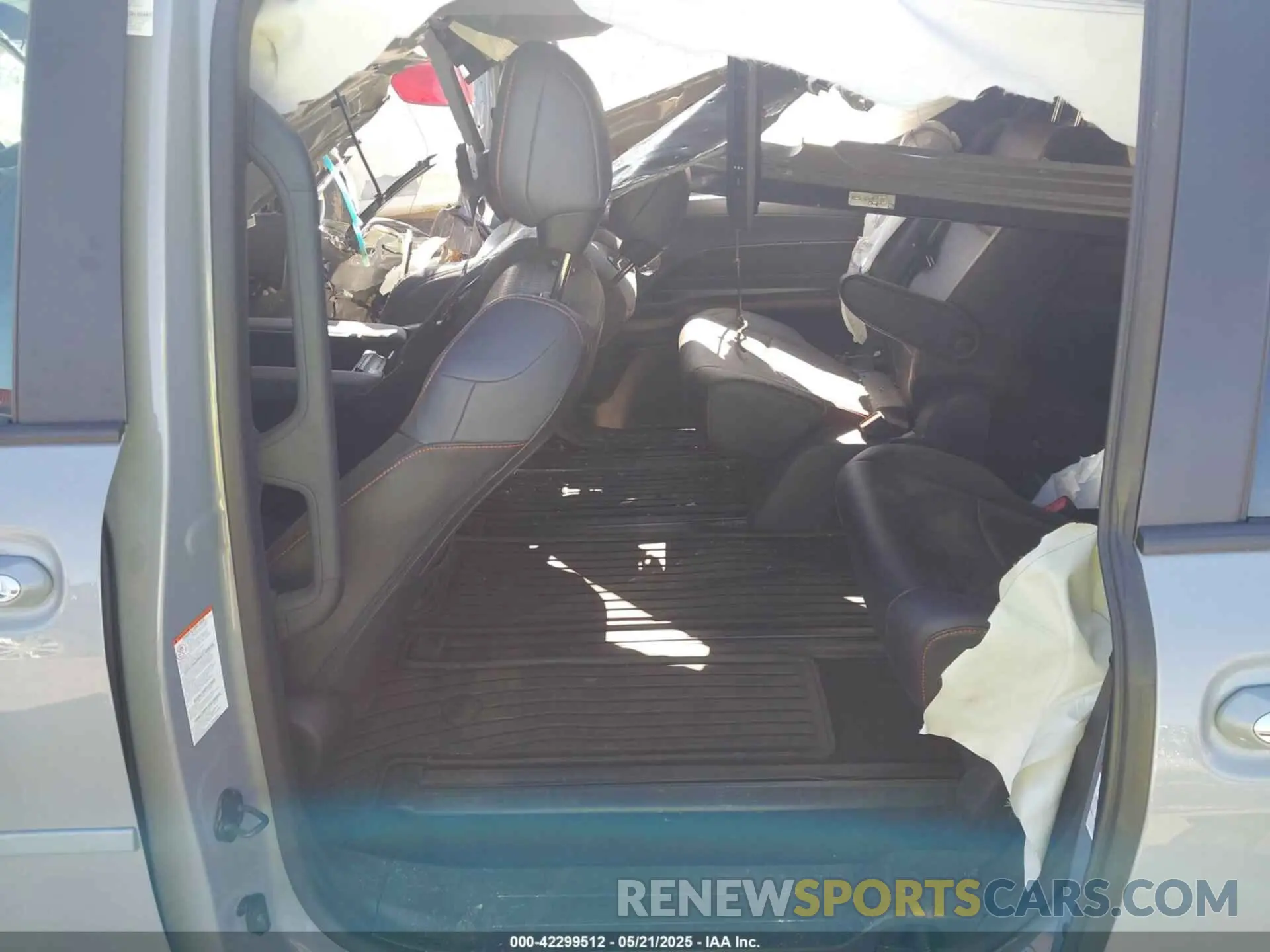8 Photograph of a damaged car 5TDXSKFC0RS135429 TOYOTA SIENNA 2024