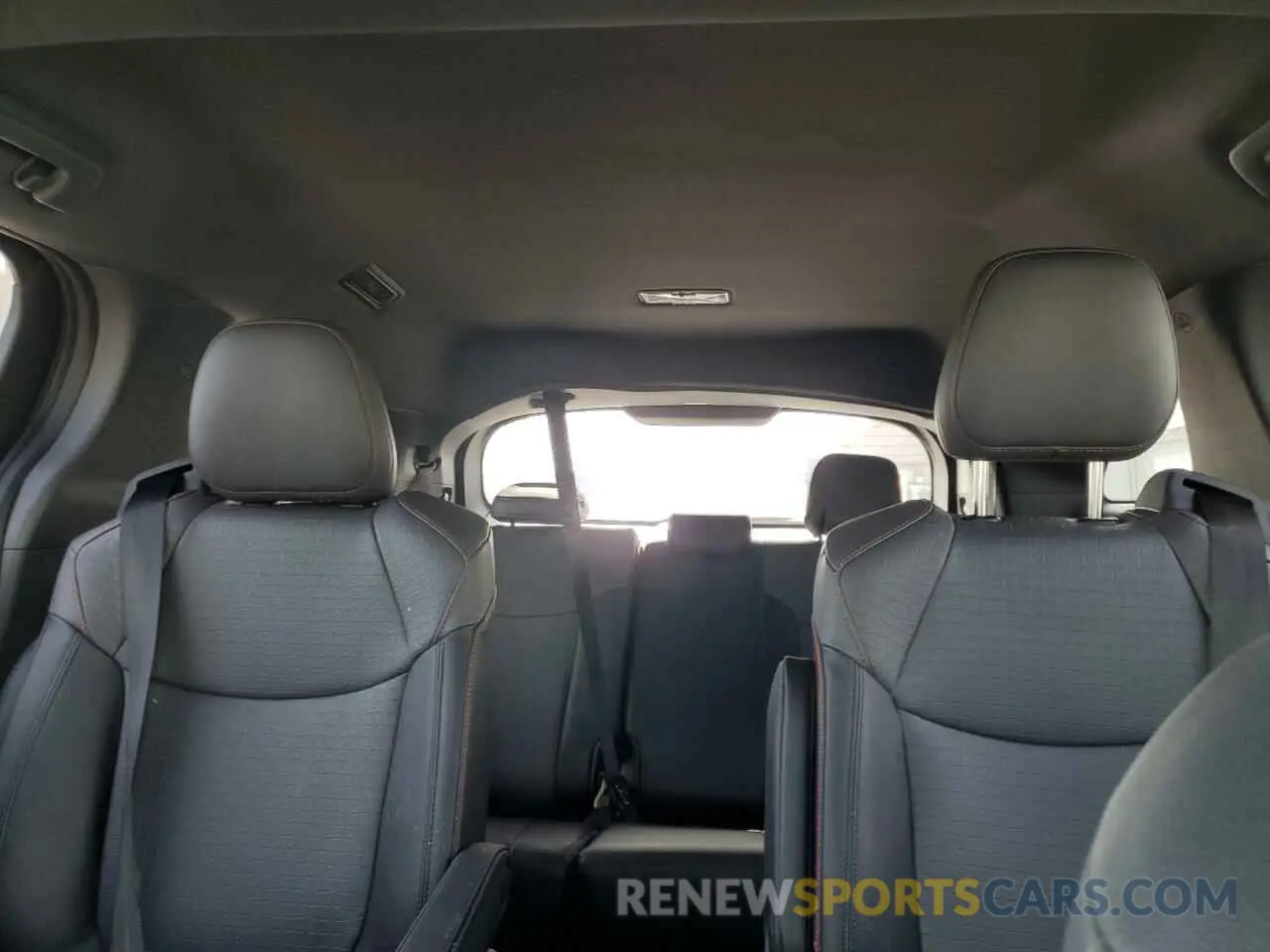 10 Photograph of a damaged car 5TDXSKFC0RS154398 TOYOTA SIENNA 2024