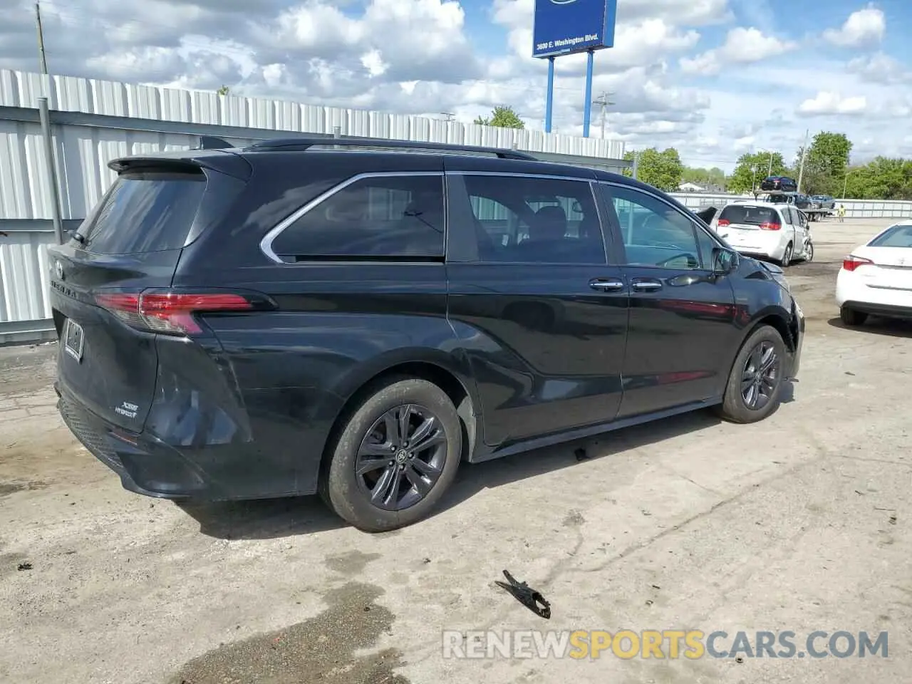 3 Photograph of a damaged car 5TDXSKFC0RS154398 TOYOTA SIENNA 2024