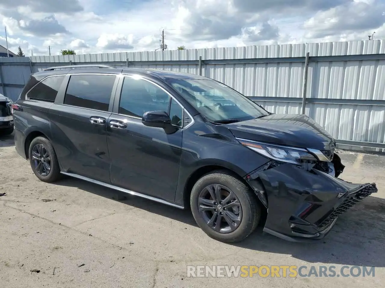 4 Photograph of a damaged car 5TDXSKFC0RS154398 TOYOTA SIENNA 2024
