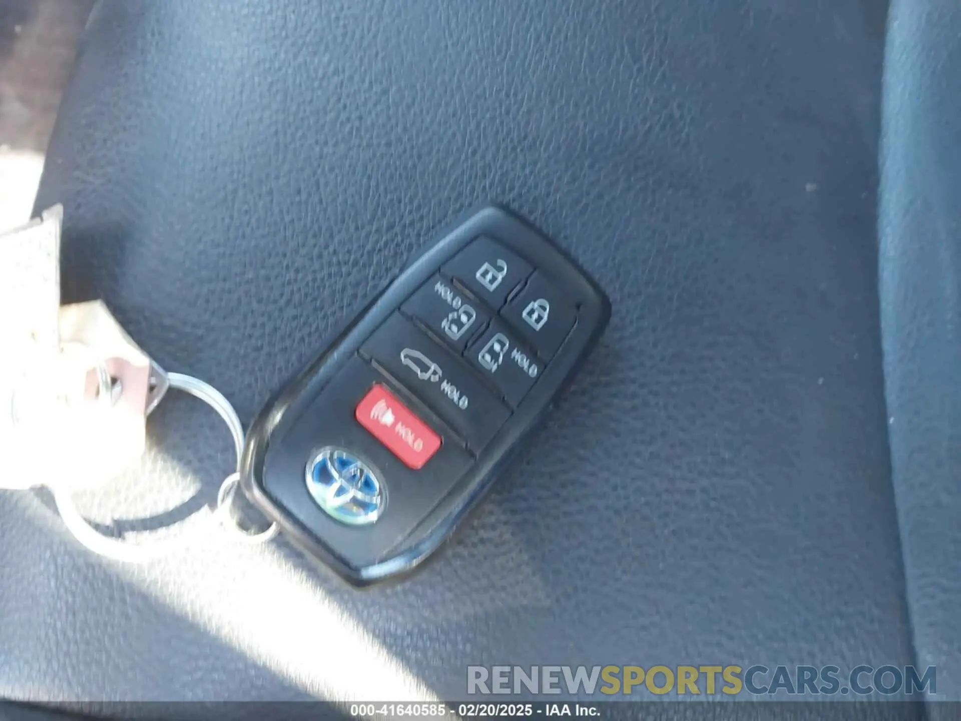 11 Photograph of a damaged car 5TDXSKFC1RS138680 TOYOTA SIENNA 2024