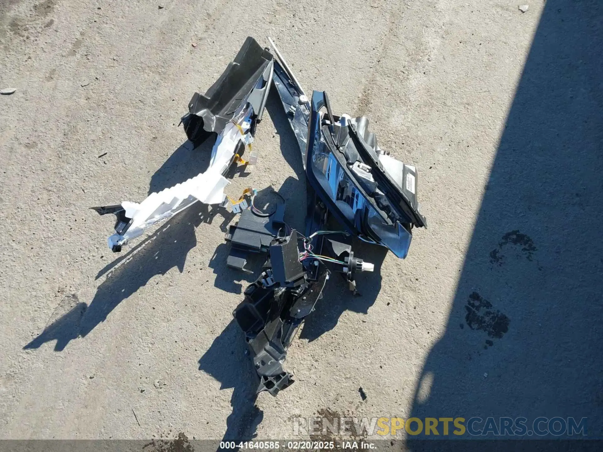 12 Photograph of a damaged car 5TDXSKFC1RS138680 TOYOTA SIENNA 2024