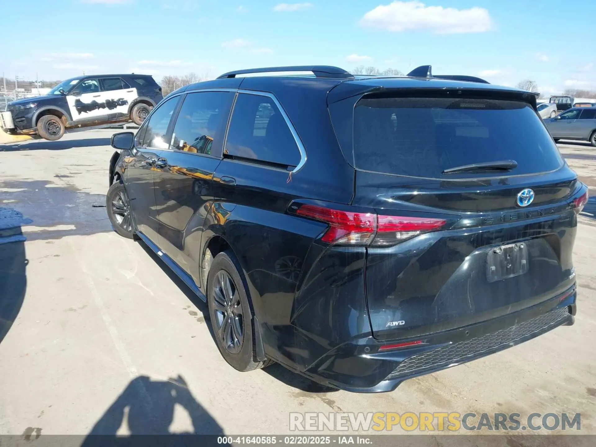3 Photograph of a damaged car 5TDXSKFC1RS138680 TOYOTA SIENNA 2024