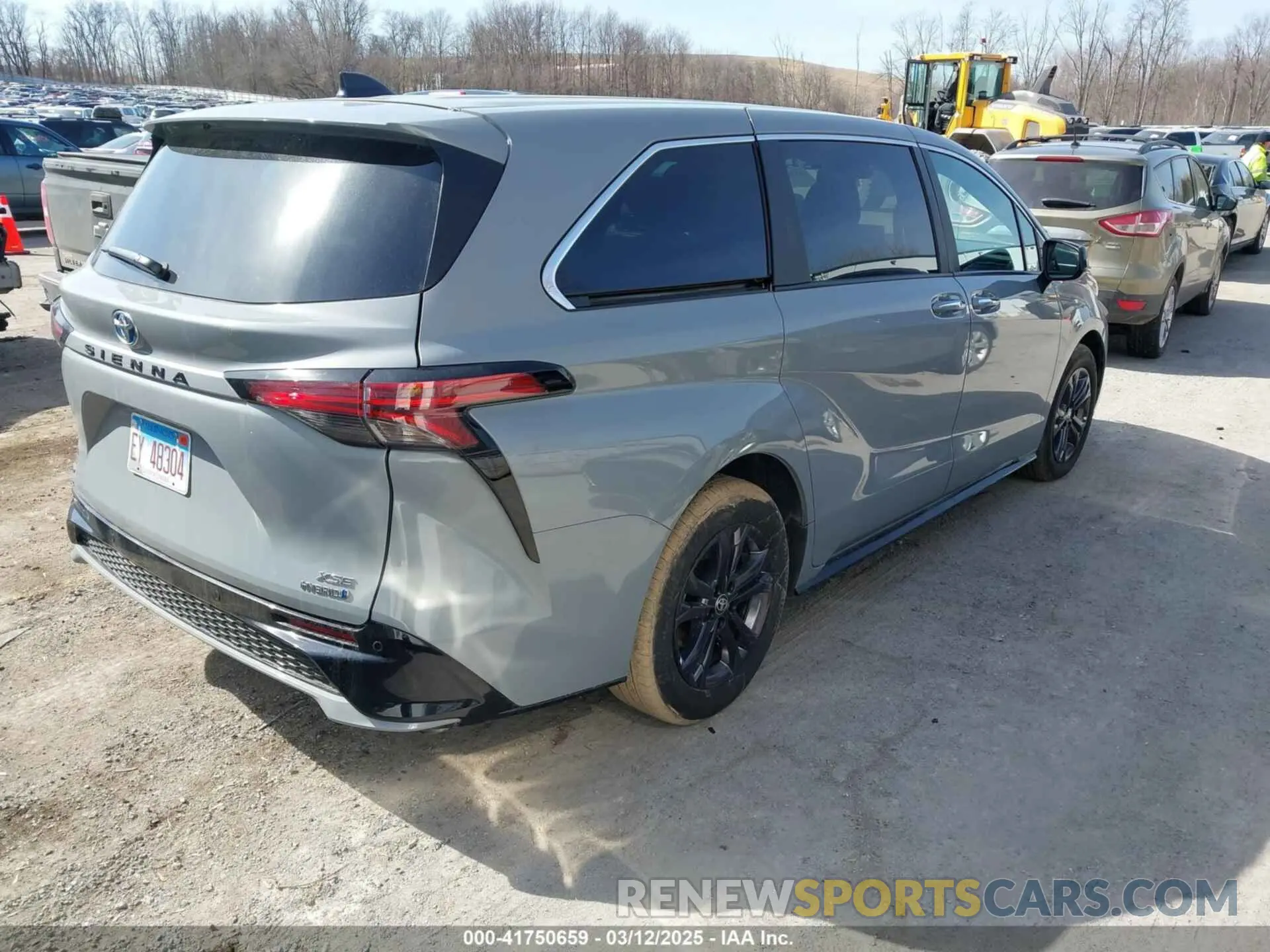 4 Photograph of a damaged car 5TDXSKFC4RS145137 TOYOTA SIENNA 2024