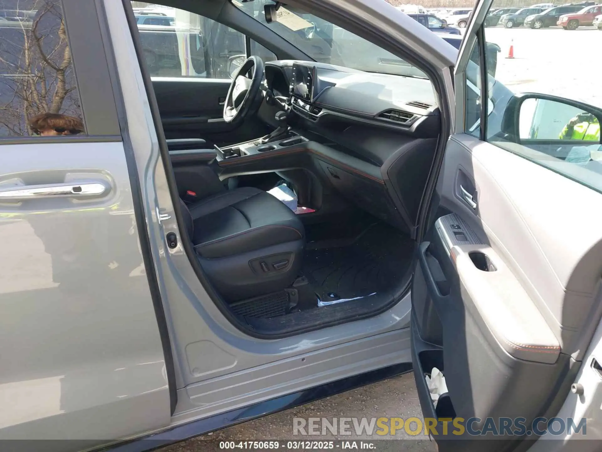 5 Photograph of a damaged car 5TDXSKFC4RS145137 TOYOTA SIENNA 2024
