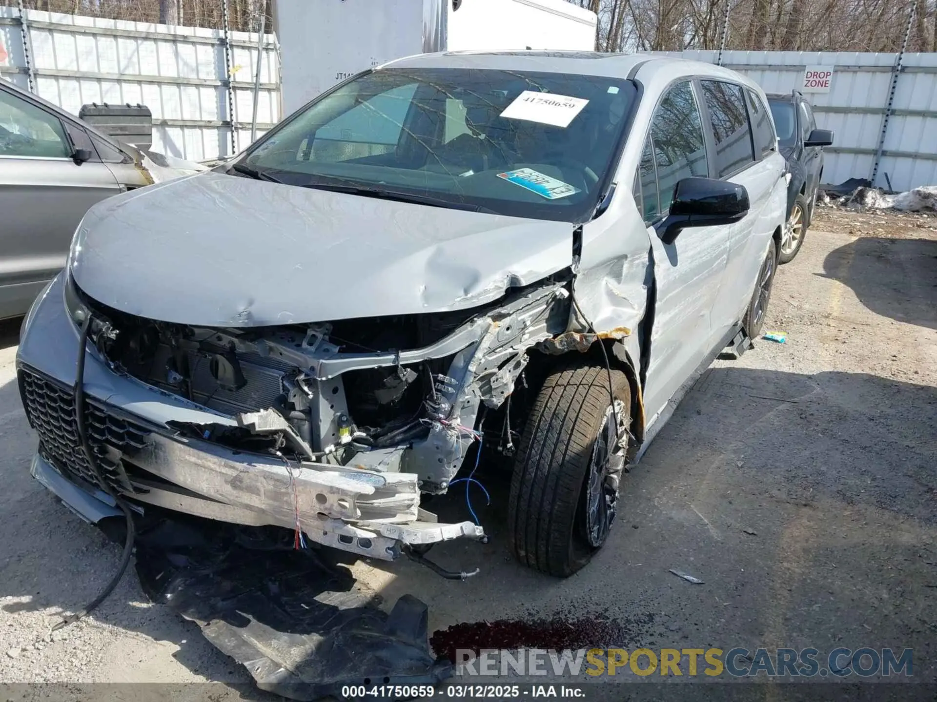 6 Photograph of a damaged car 5TDXSKFC4RS145137 TOYOTA SIENNA 2024