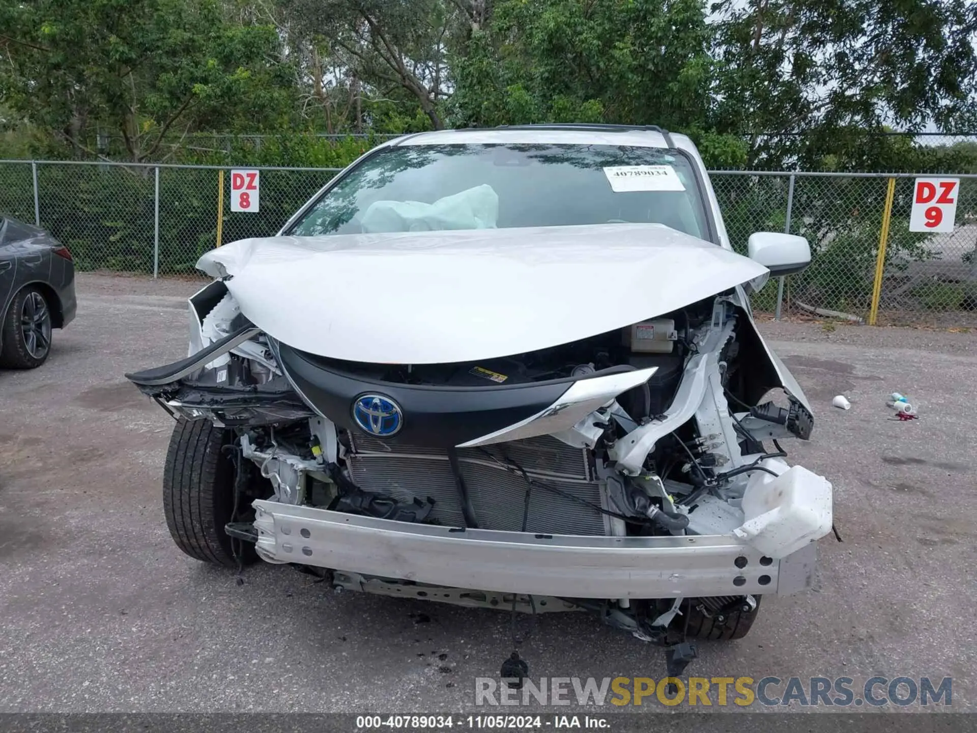 12 Photograph of a damaged car 5TDYRKEC1RS181191 TOYOTA SIENNA 2024