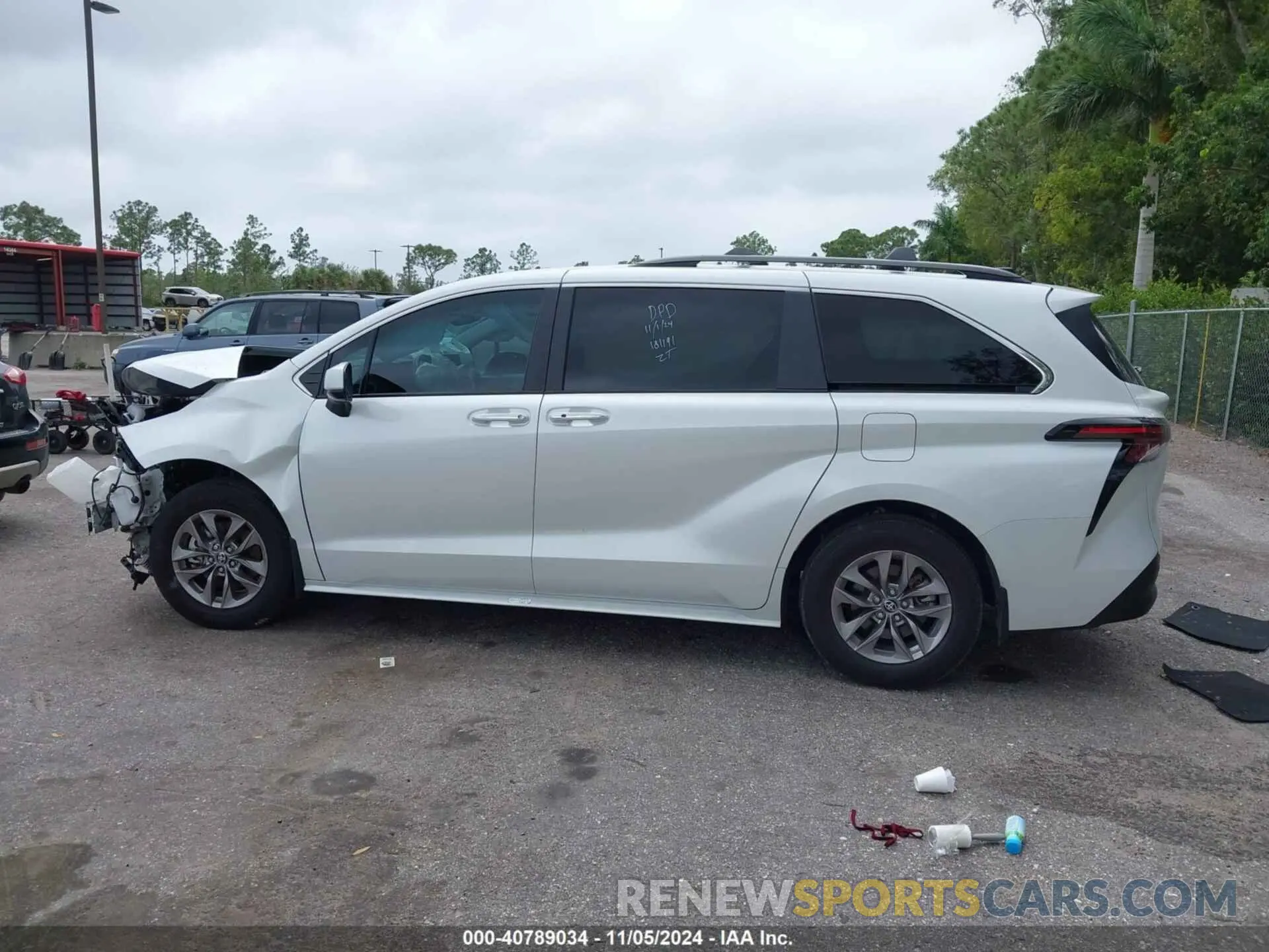 14 Photograph of a damaged car 5TDYRKEC1RS181191 TOYOTA SIENNA 2024