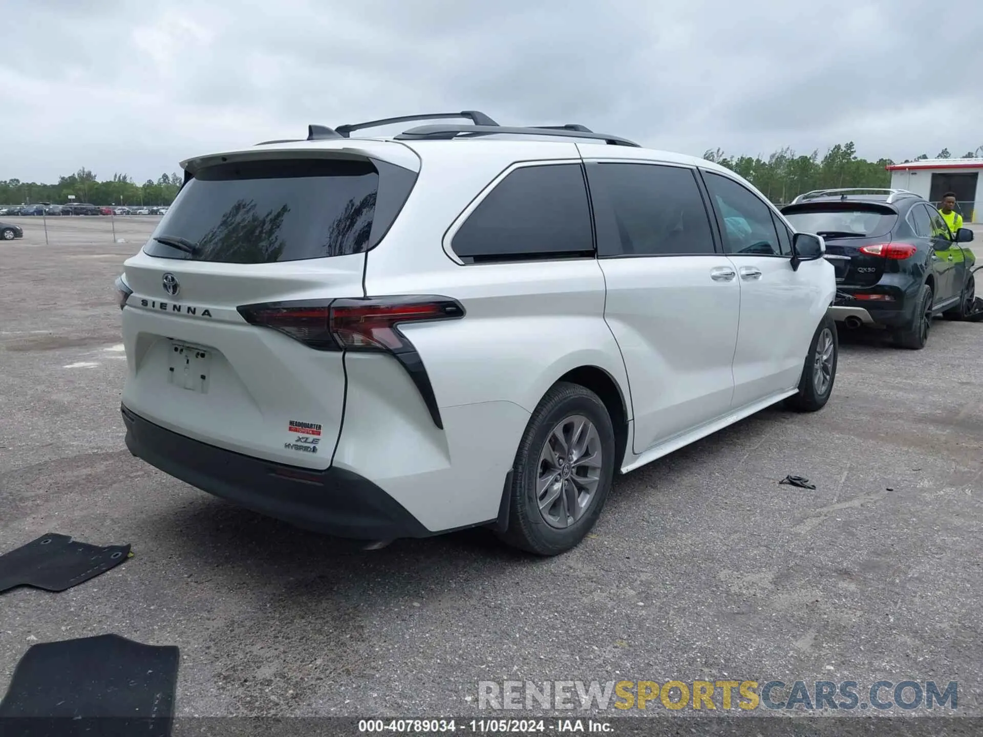 4 Photograph of a damaged car 5TDYRKEC1RS181191 TOYOTA SIENNA 2024