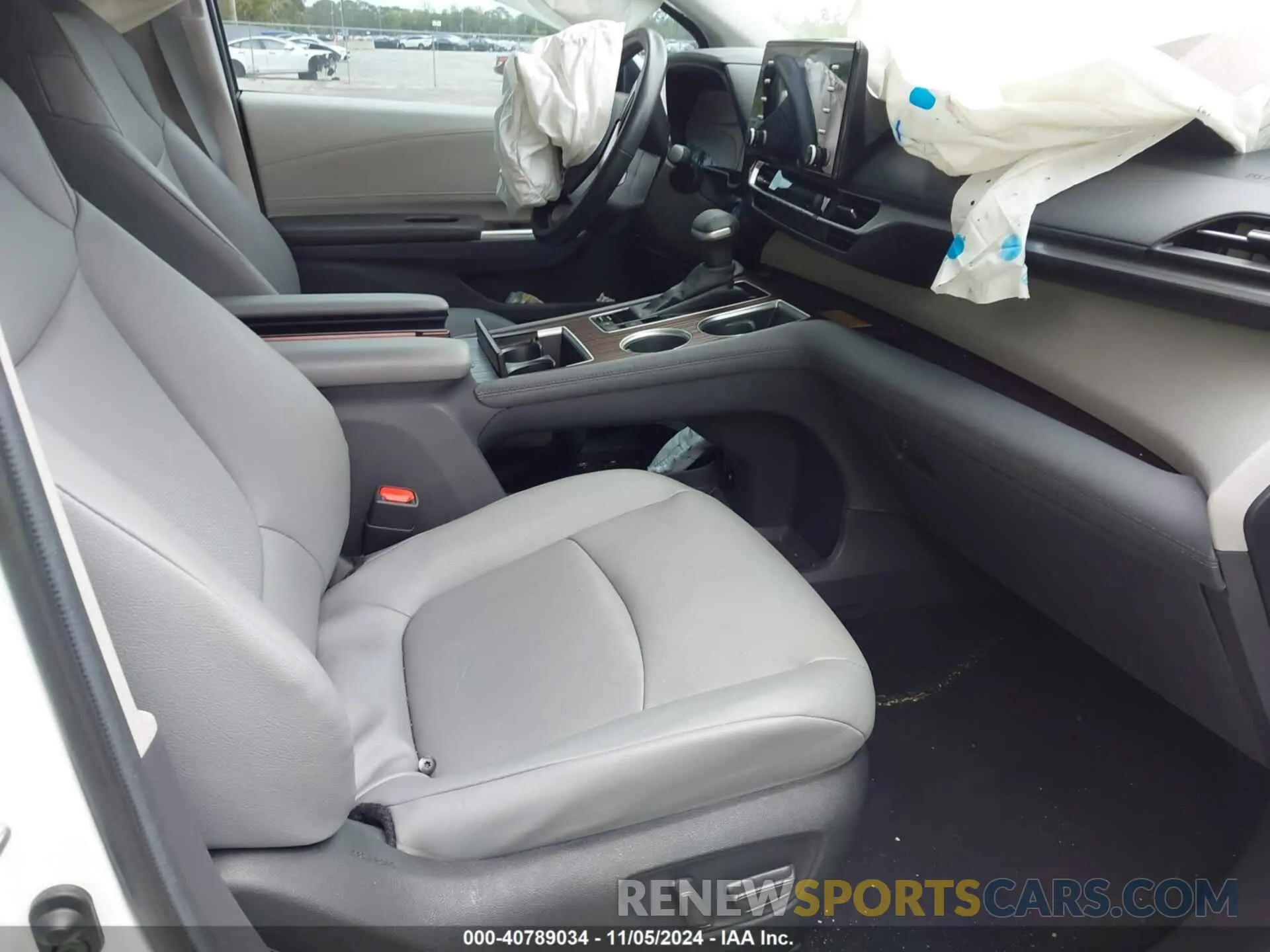 5 Photograph of a damaged car 5TDYRKEC1RS181191 TOYOTA SIENNA 2024