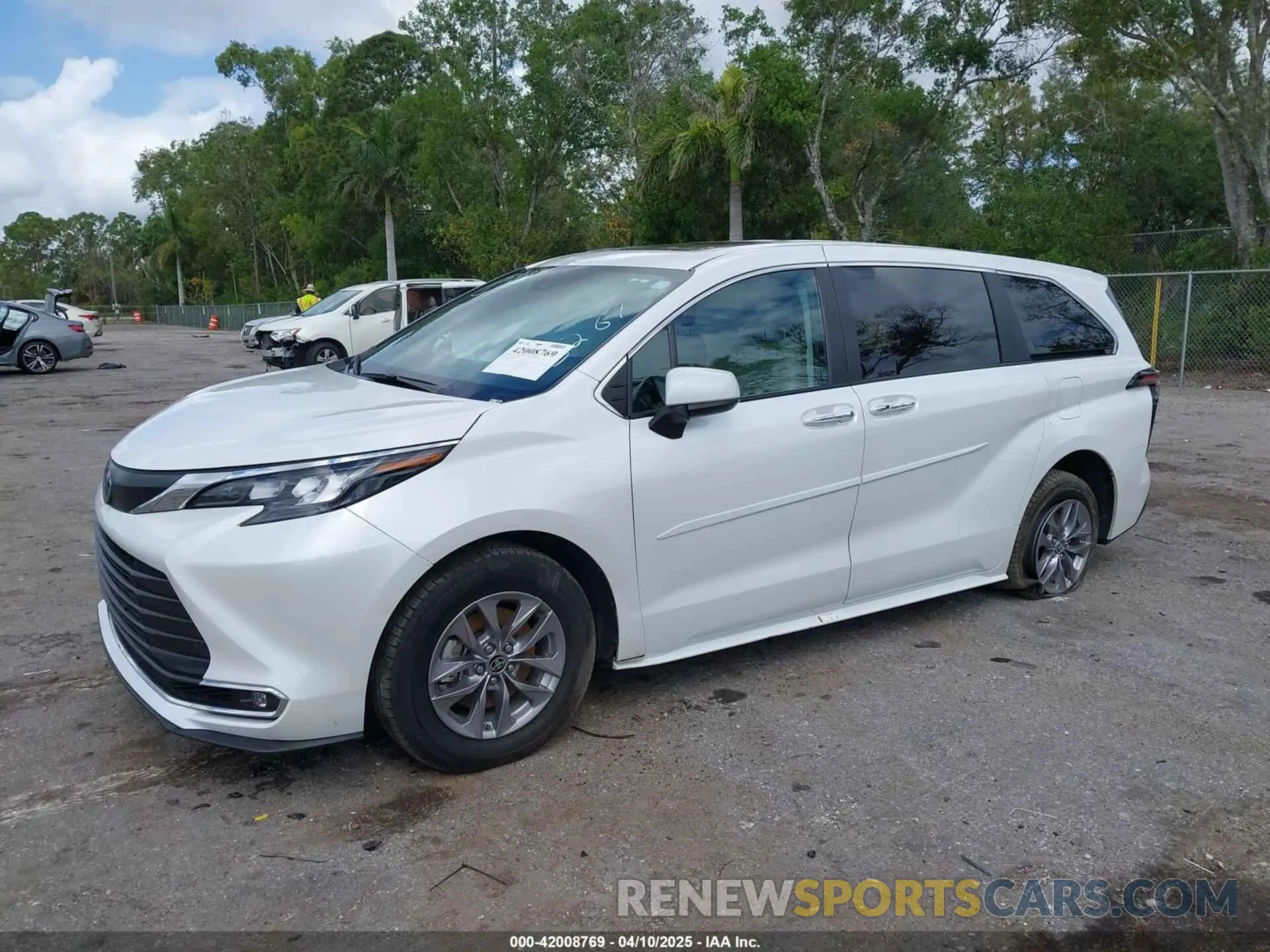 2 Photograph of a damaged car 5TDYRKEC2RS193267 TOYOTA SIENNA 2024
