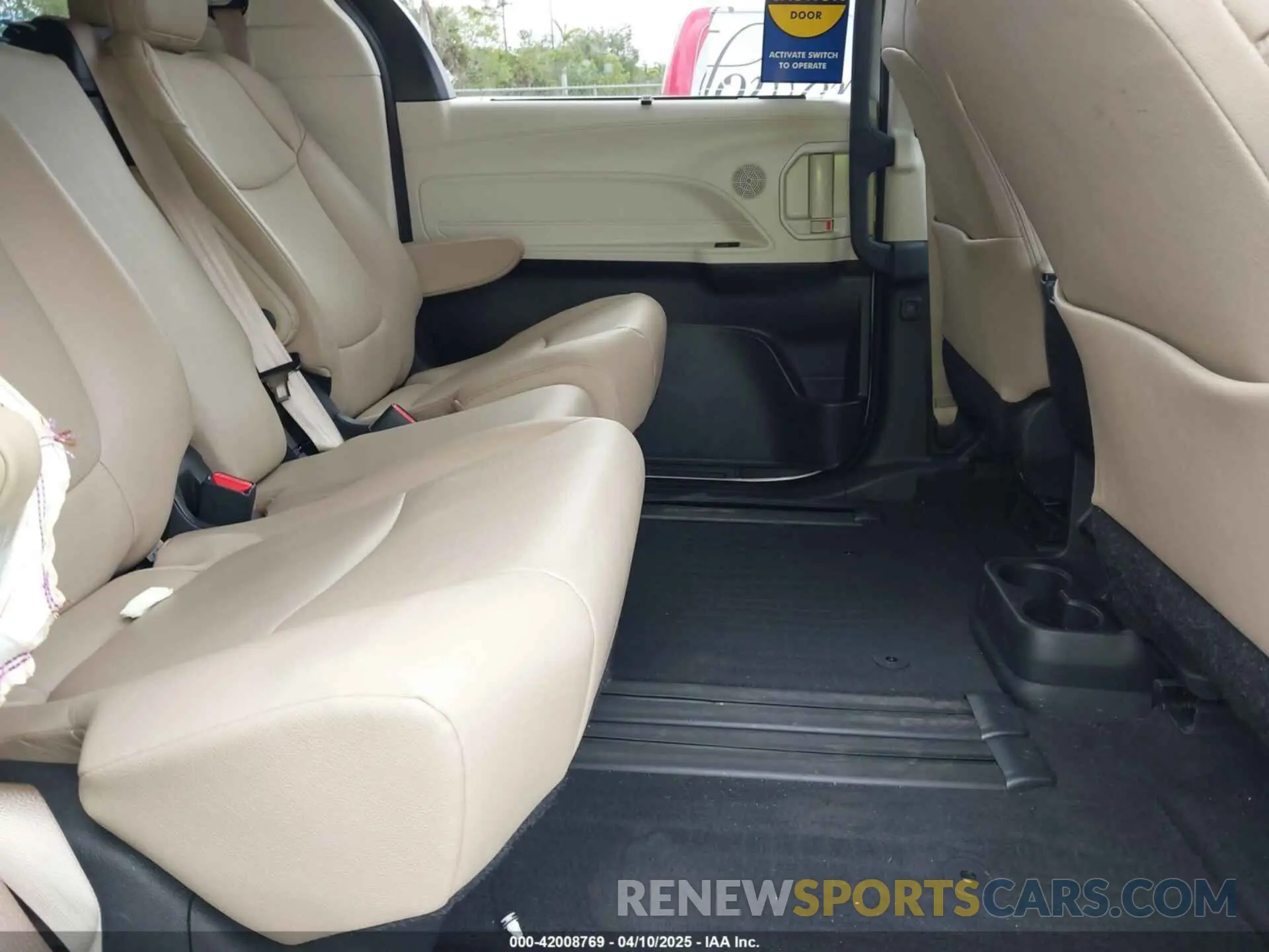 8 Photograph of a damaged car 5TDYRKEC2RS193267 TOYOTA SIENNA 2024