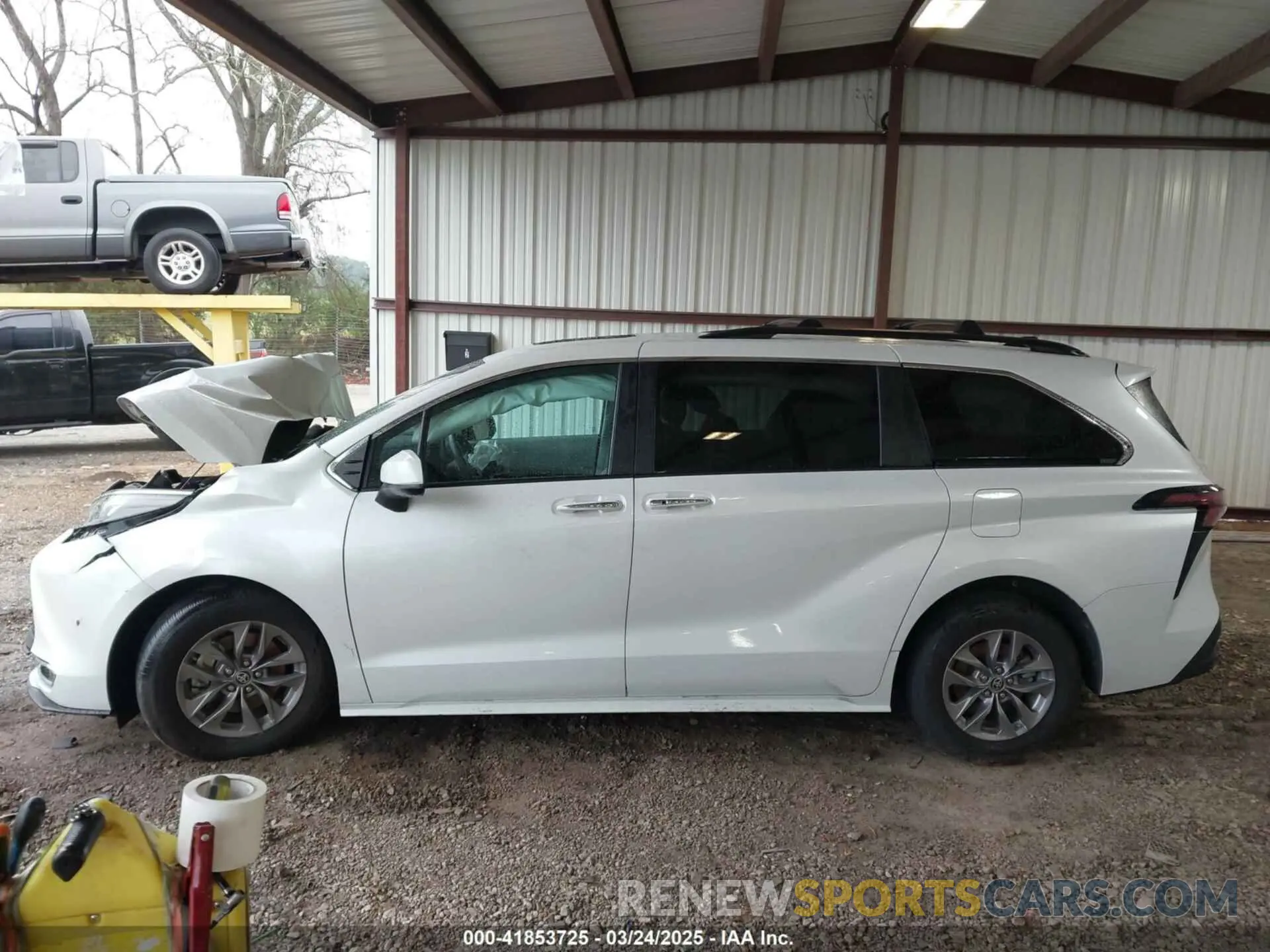 13 Photograph of a damaged car 5TDYRKEC3RS190684 TOYOTA SIENNA 2024