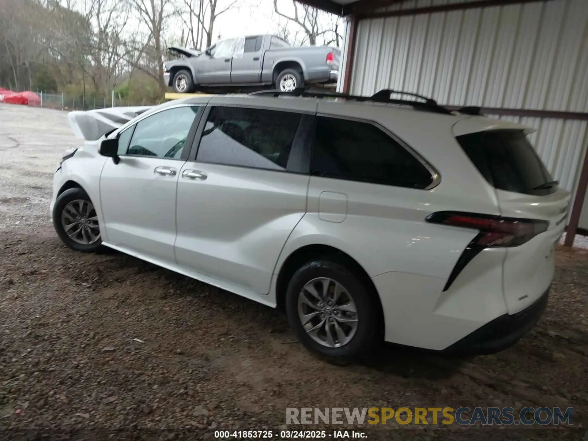 3 Photograph of a damaged car 5TDYRKEC3RS190684 TOYOTA SIENNA 2024