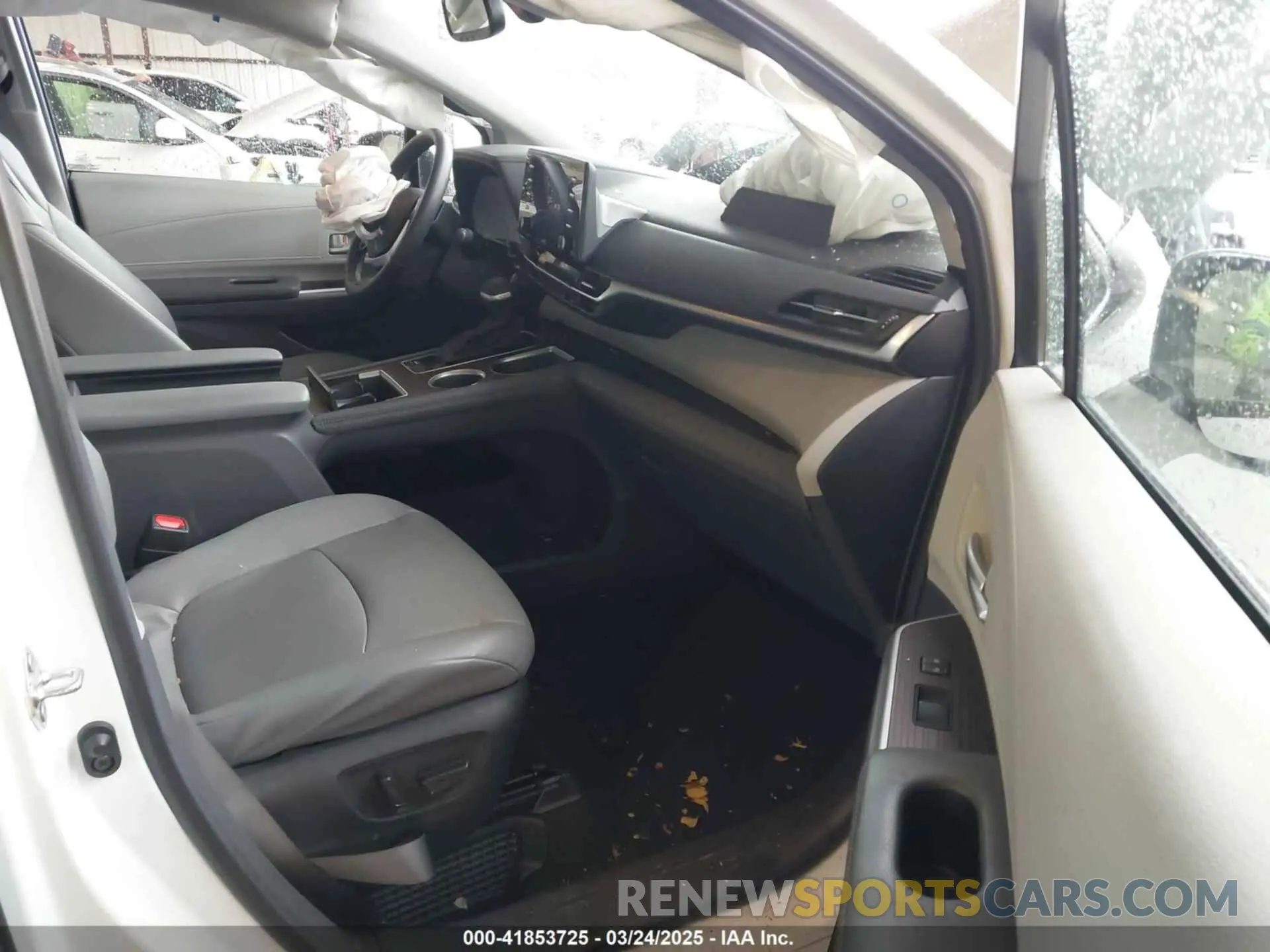5 Photograph of a damaged car 5TDYRKEC3RS190684 TOYOTA SIENNA 2024