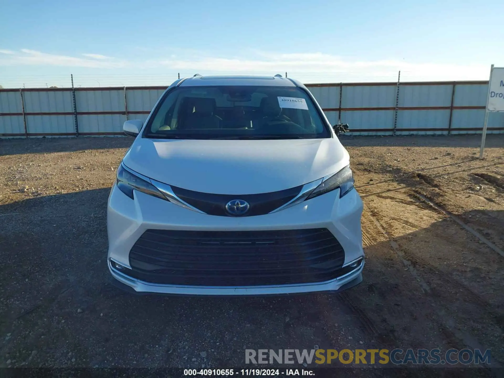 12 Photograph of a damaged car 5TDYRKEC3RS205765 TOYOTA SIENNA 2024