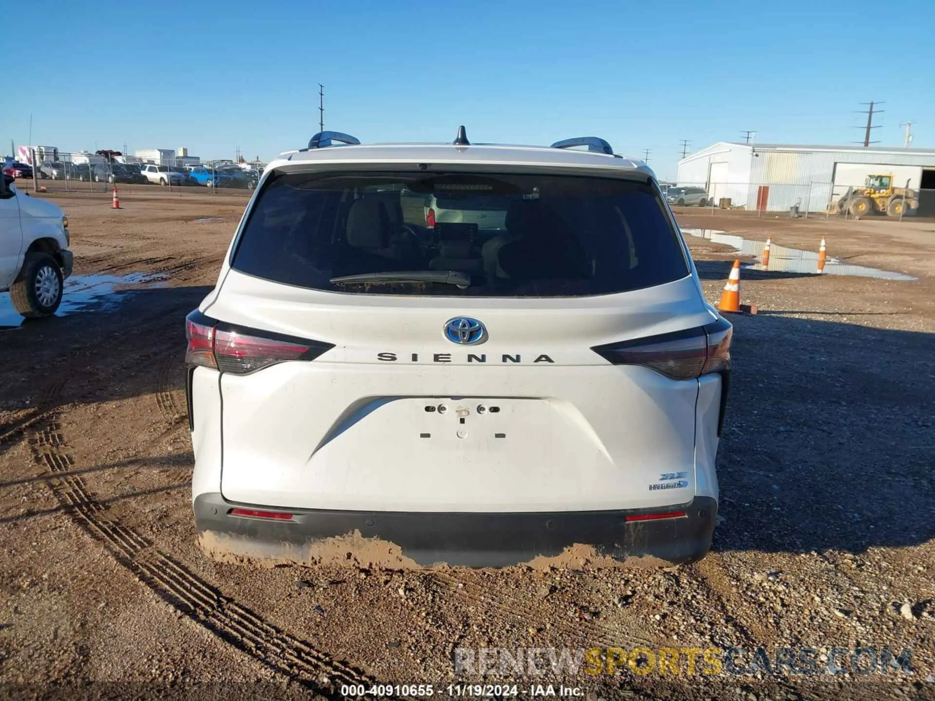 16 Photograph of a damaged car 5TDYRKEC3RS205765 TOYOTA SIENNA 2024