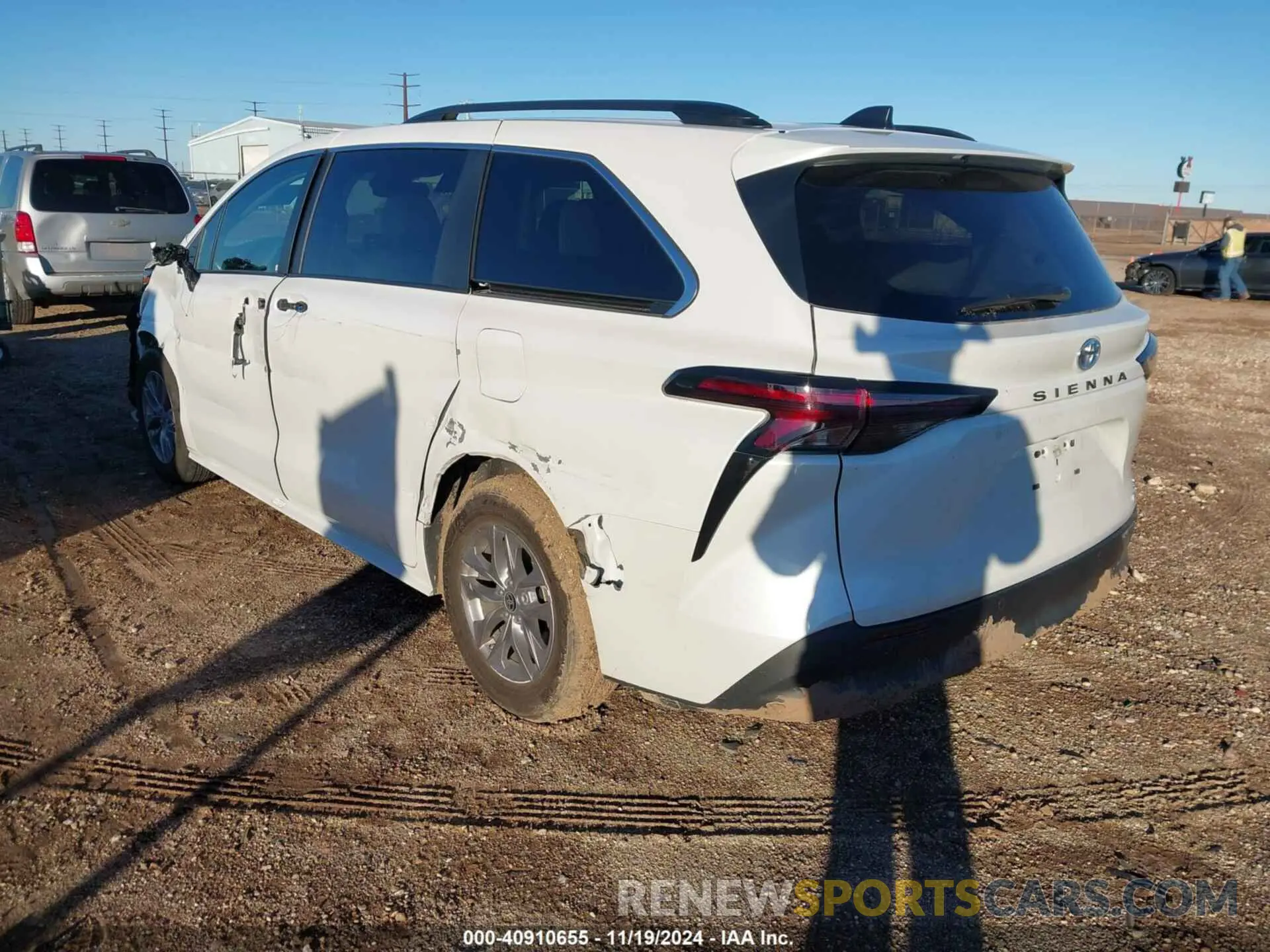 3 Photograph of a damaged car 5TDYRKEC3RS205765 TOYOTA SIENNA 2024