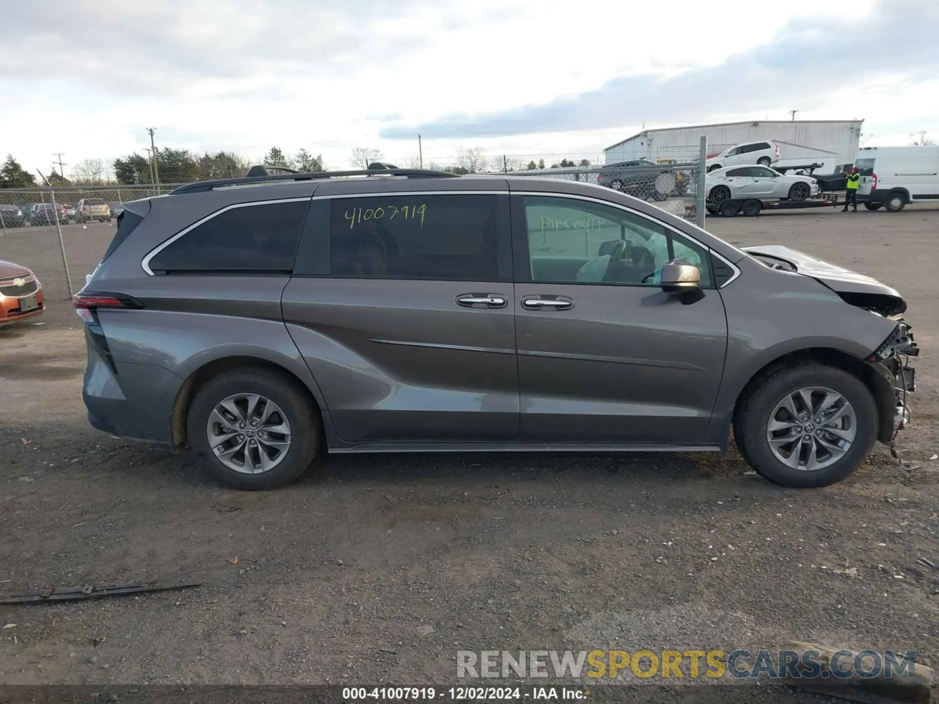 13 Photograph of a damaged car 5TDYRKEC7RS186217 TOYOTA SIENNA 2024