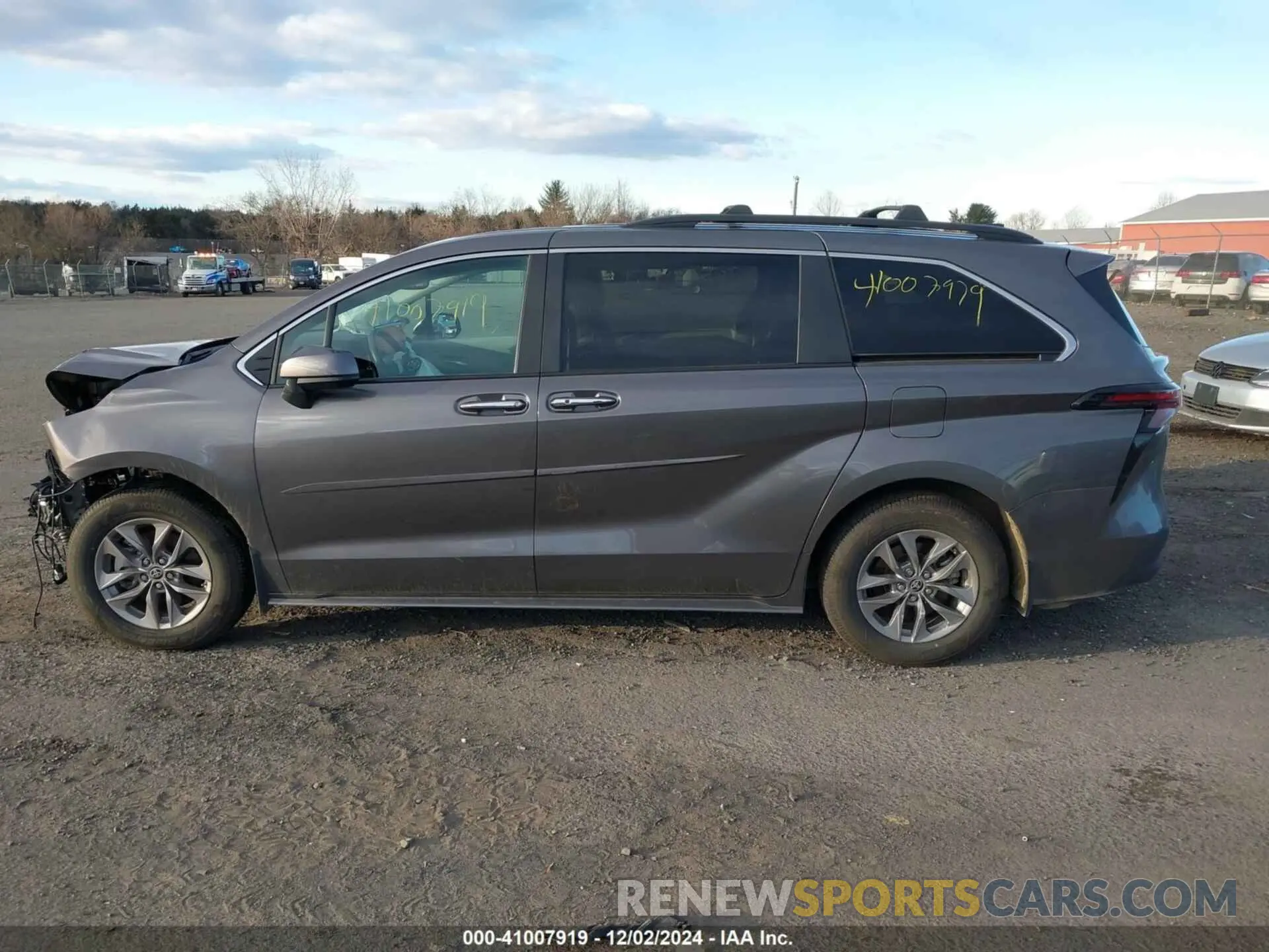 14 Photograph of a damaged car 5TDYRKEC7RS186217 TOYOTA SIENNA 2024
