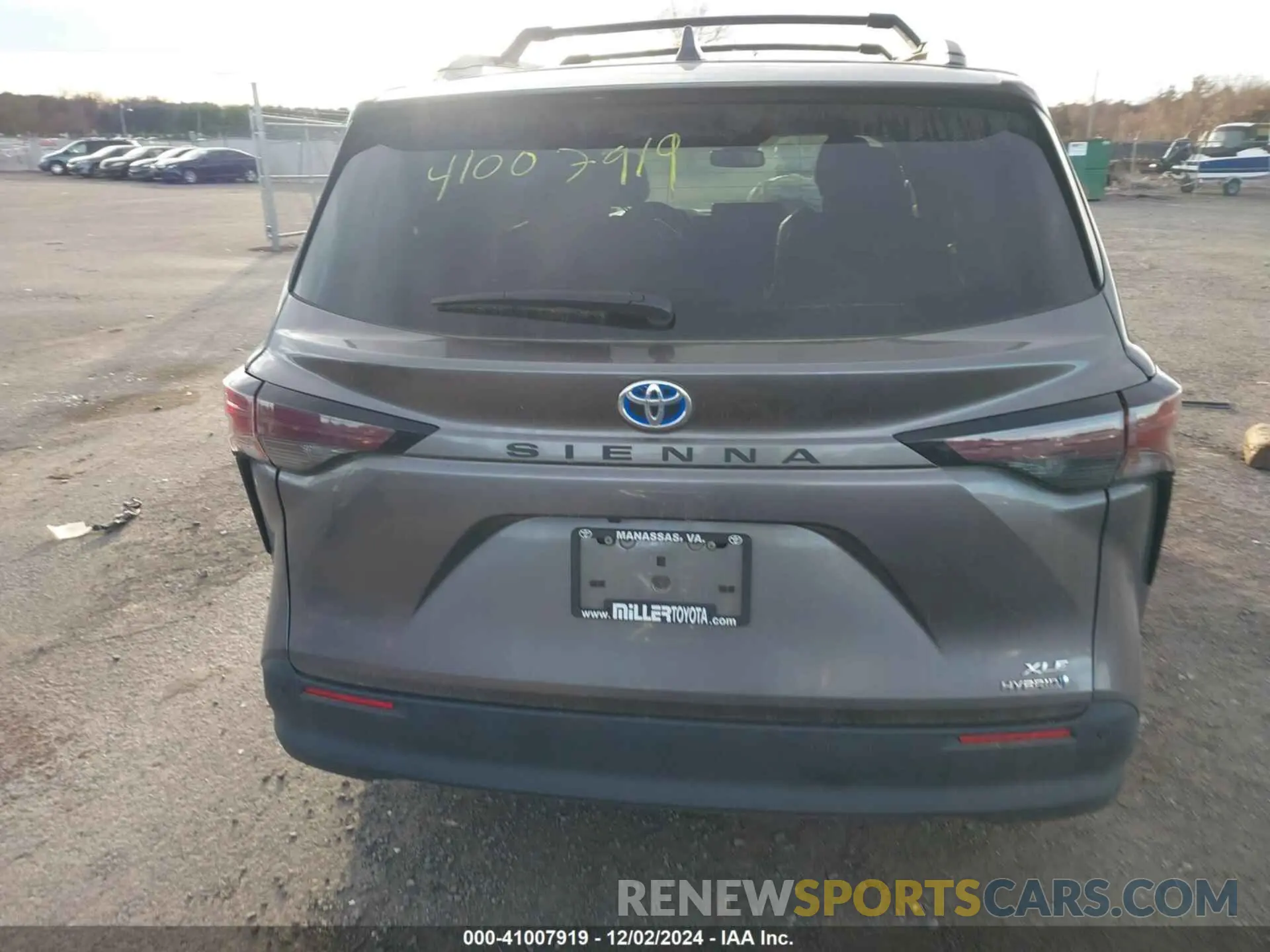 16 Photograph of a damaged car 5TDYRKEC7RS186217 TOYOTA SIENNA 2024