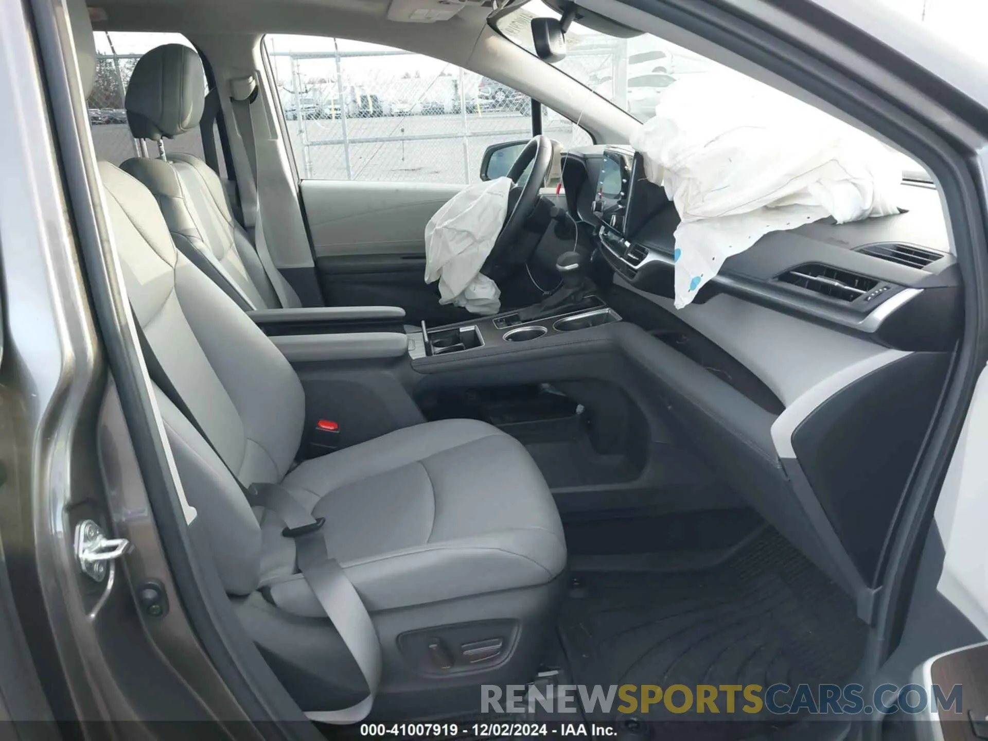 5 Photograph of a damaged car 5TDYRKEC7RS186217 TOYOTA SIENNA 2024