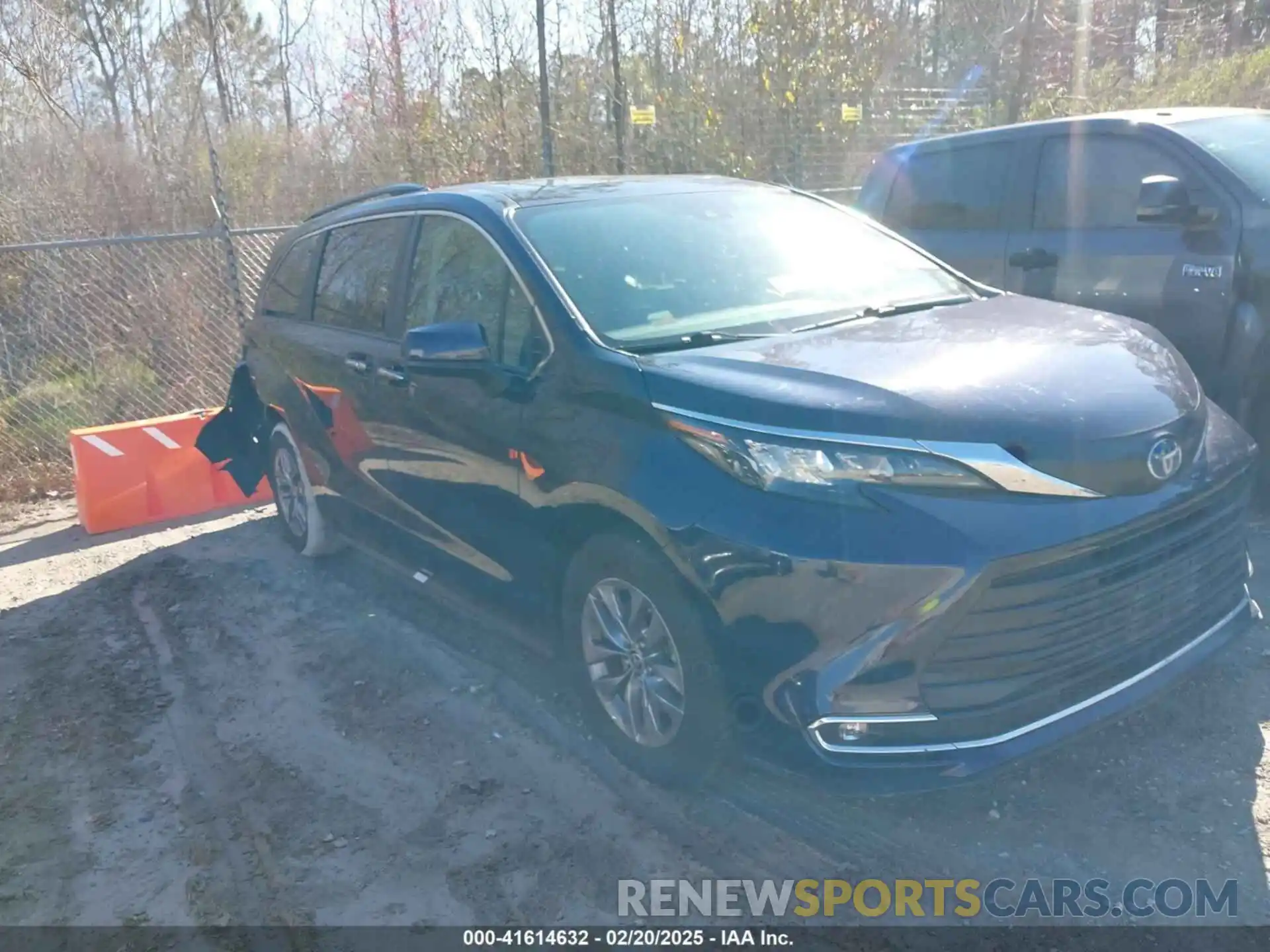 1 Photograph of a damaged car 5TDYRKEC7RS195208 TOYOTA SIENNA 2024