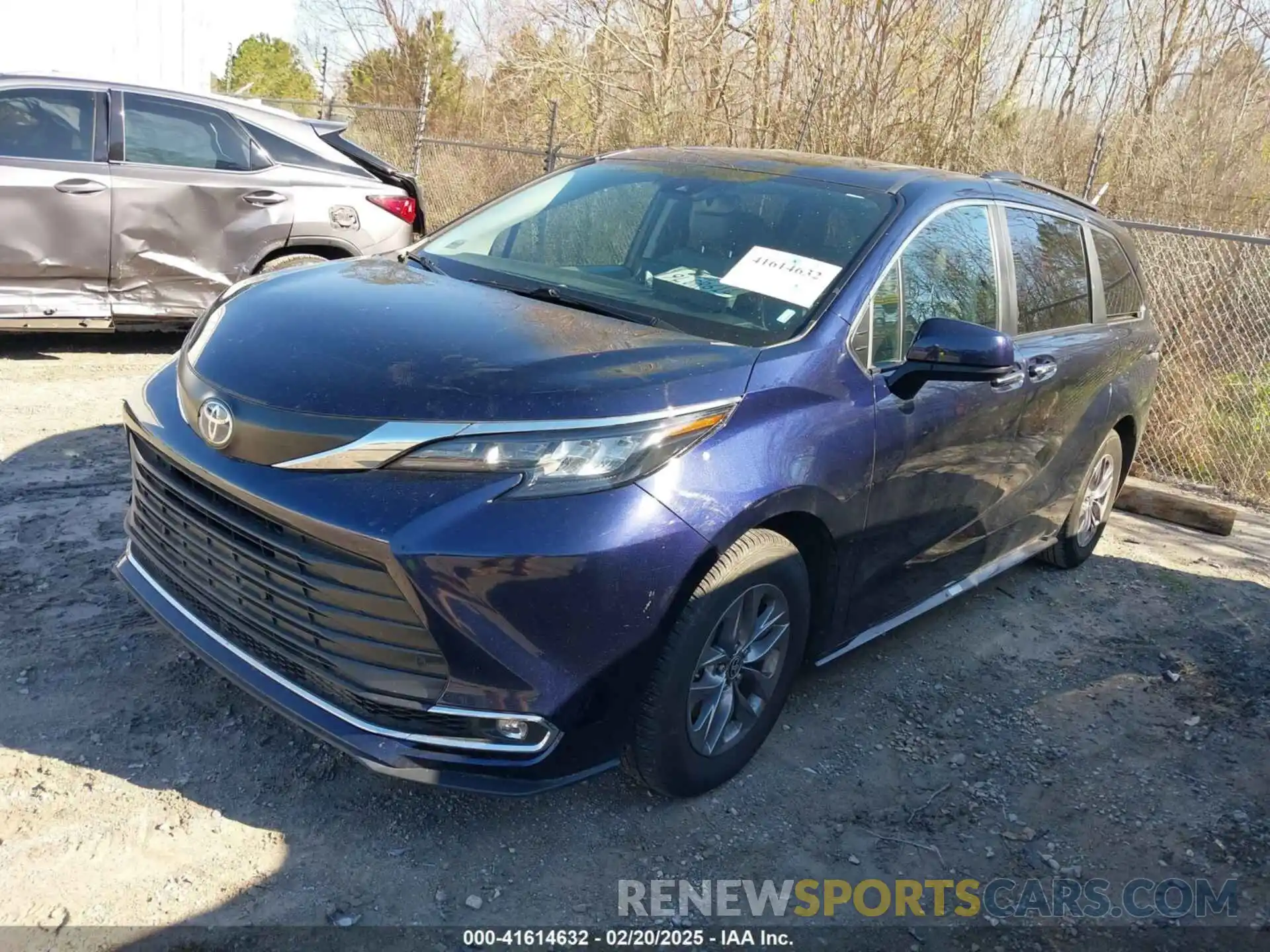 2 Photograph of a damaged car 5TDYRKEC7RS195208 TOYOTA SIENNA 2024