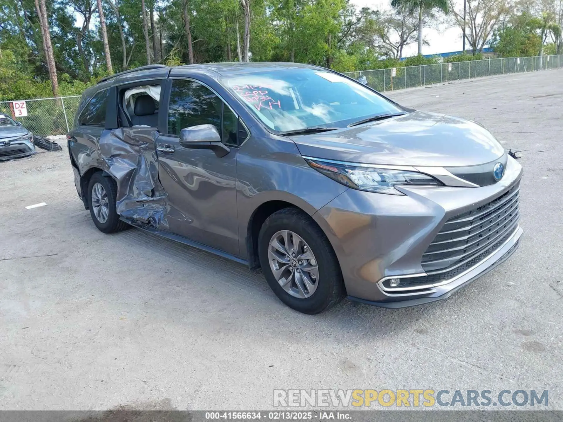1 Photograph of a damaged car 5TDYRKEC7RS224934 TOYOTA SIENNA 2024