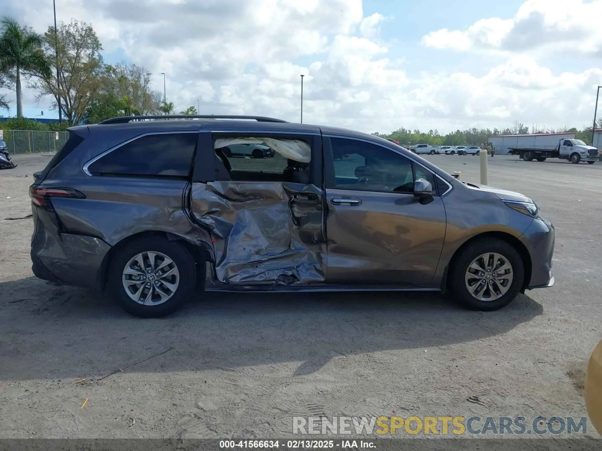 13 Photograph of a damaged car 5TDYRKEC7RS224934 TOYOTA SIENNA 2024