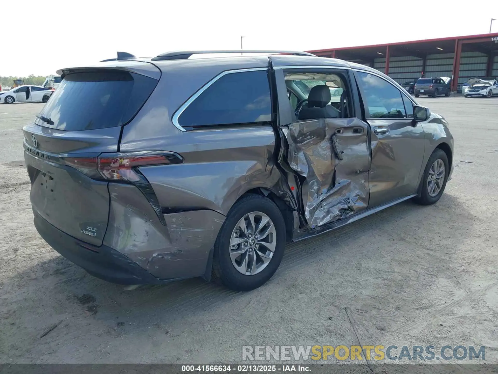 4 Photograph of a damaged car 5TDYRKEC7RS224934 TOYOTA SIENNA 2024