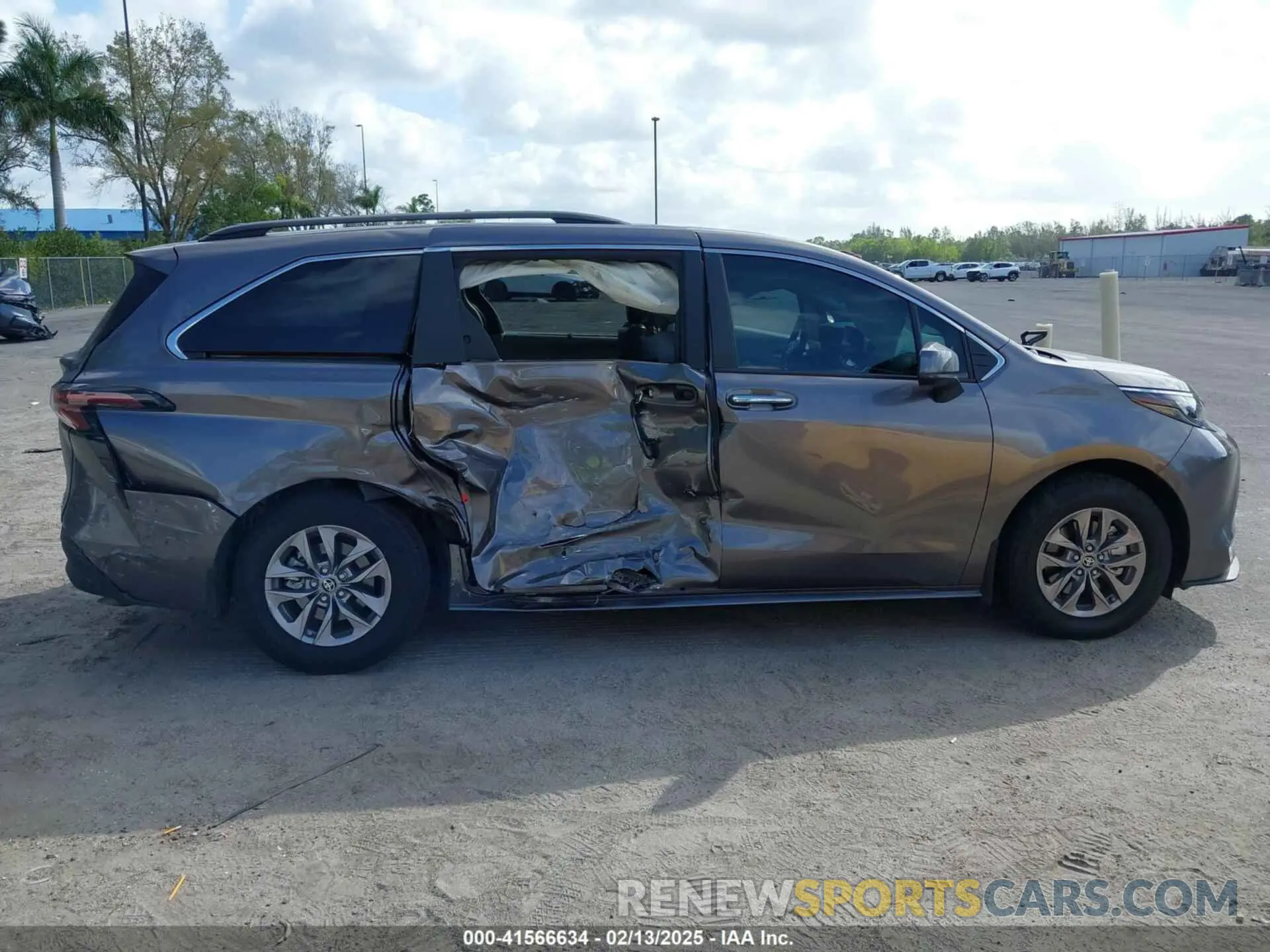 6 Photograph of a damaged car 5TDYRKEC7RS224934 TOYOTA SIENNA 2024