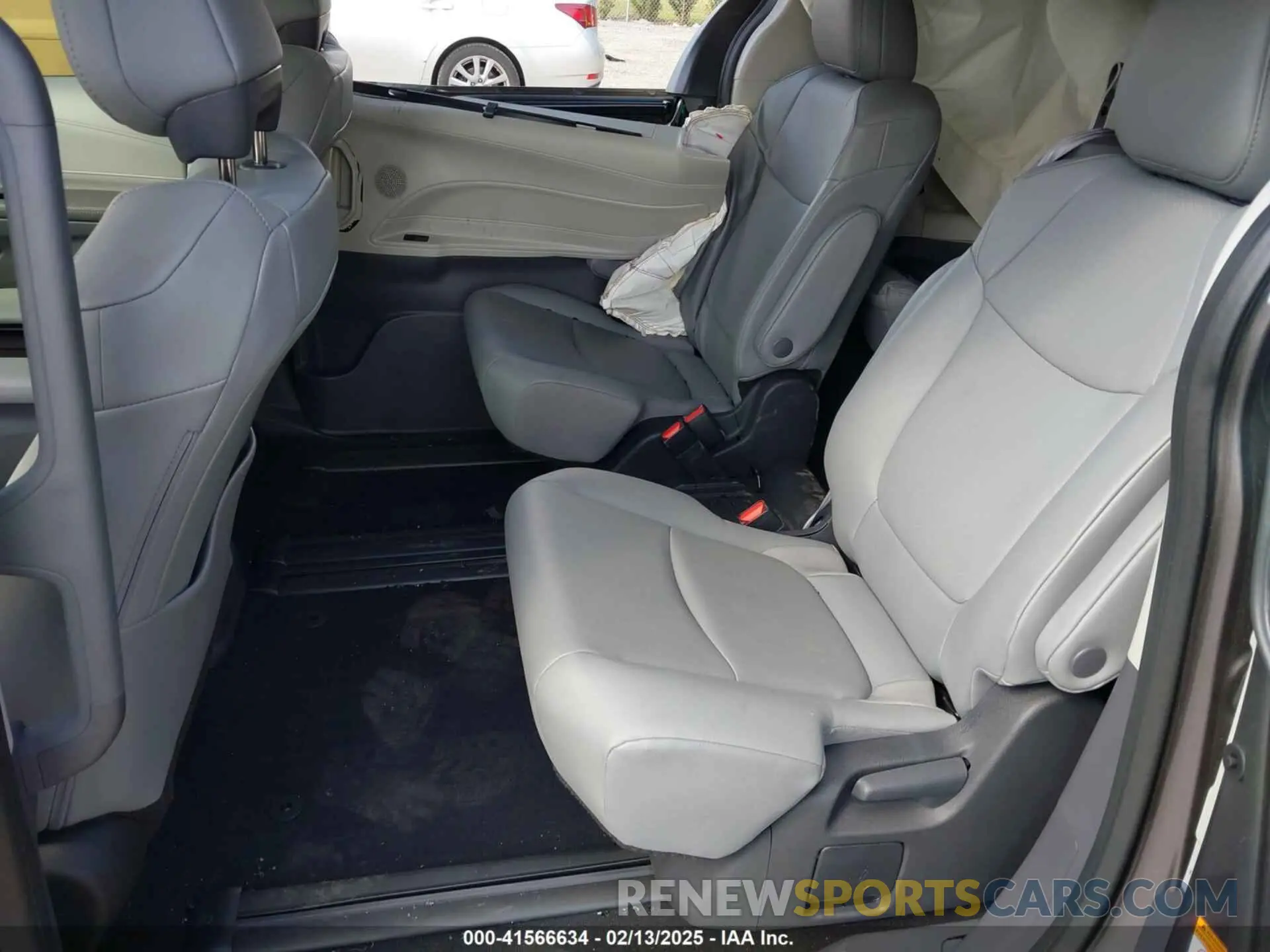 8 Photograph of a damaged car 5TDYRKEC7RS224934 TOYOTA SIENNA 2024