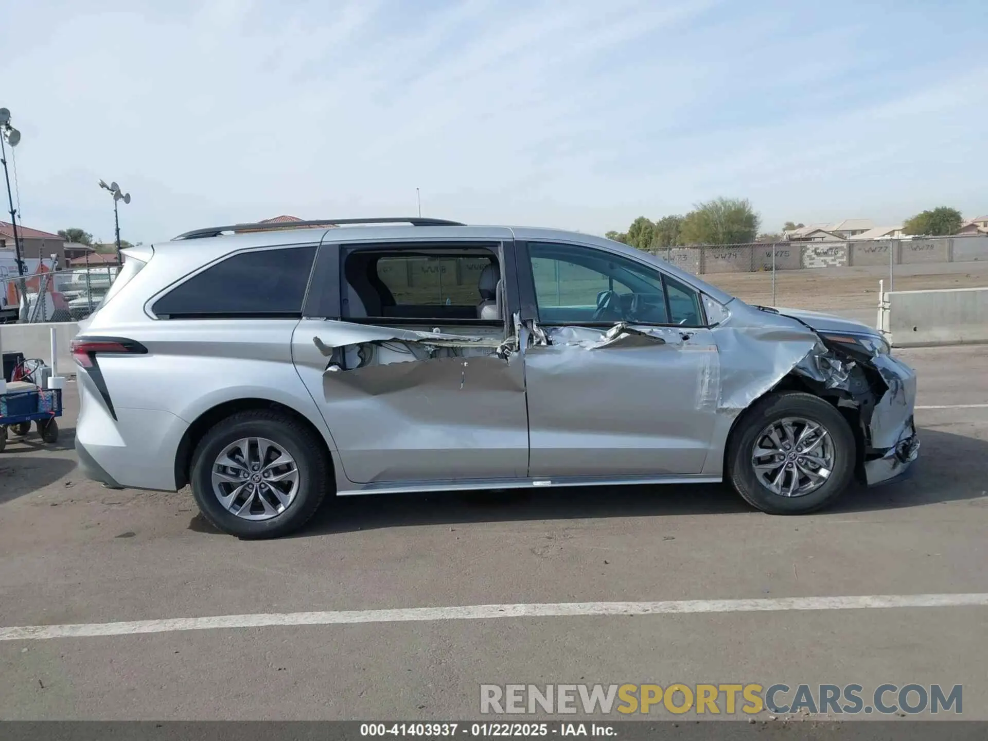 13 Photograph of a damaged car 5TDYRKEC8RS193614 TOYOTA SIENNA 2024